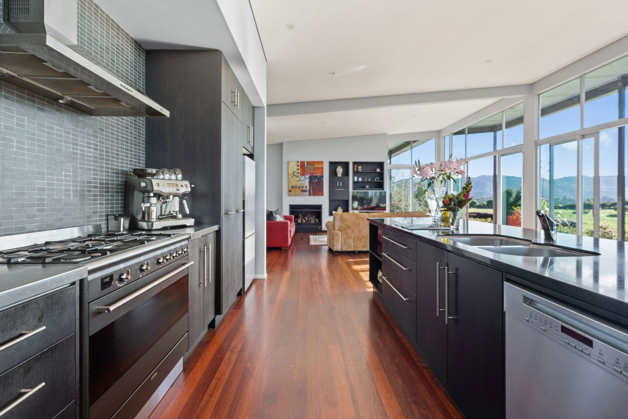 14-web-or-mls-147-Pompallier-Estate-Drive-20.jpg