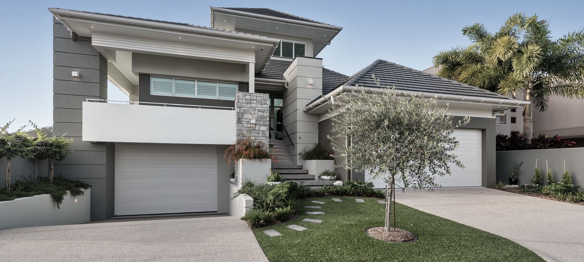 Luxury Living | Cairns banner