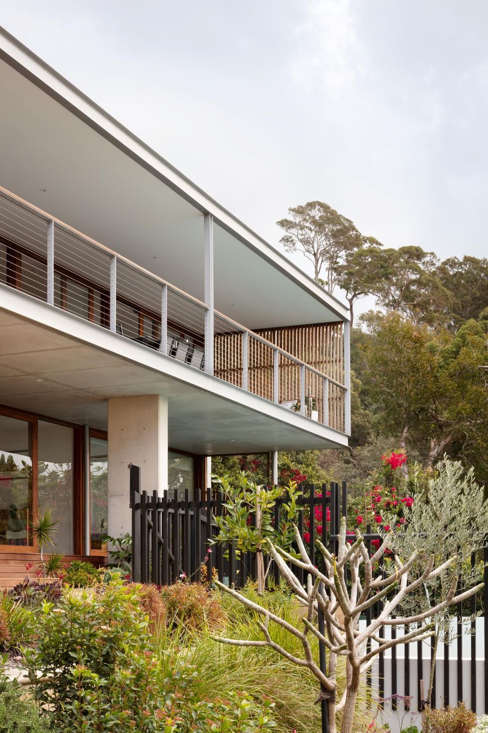 16-Matt-Day-Architect-Matt-Day-Bayview-House-Exterior-Upper-Deck.jpg