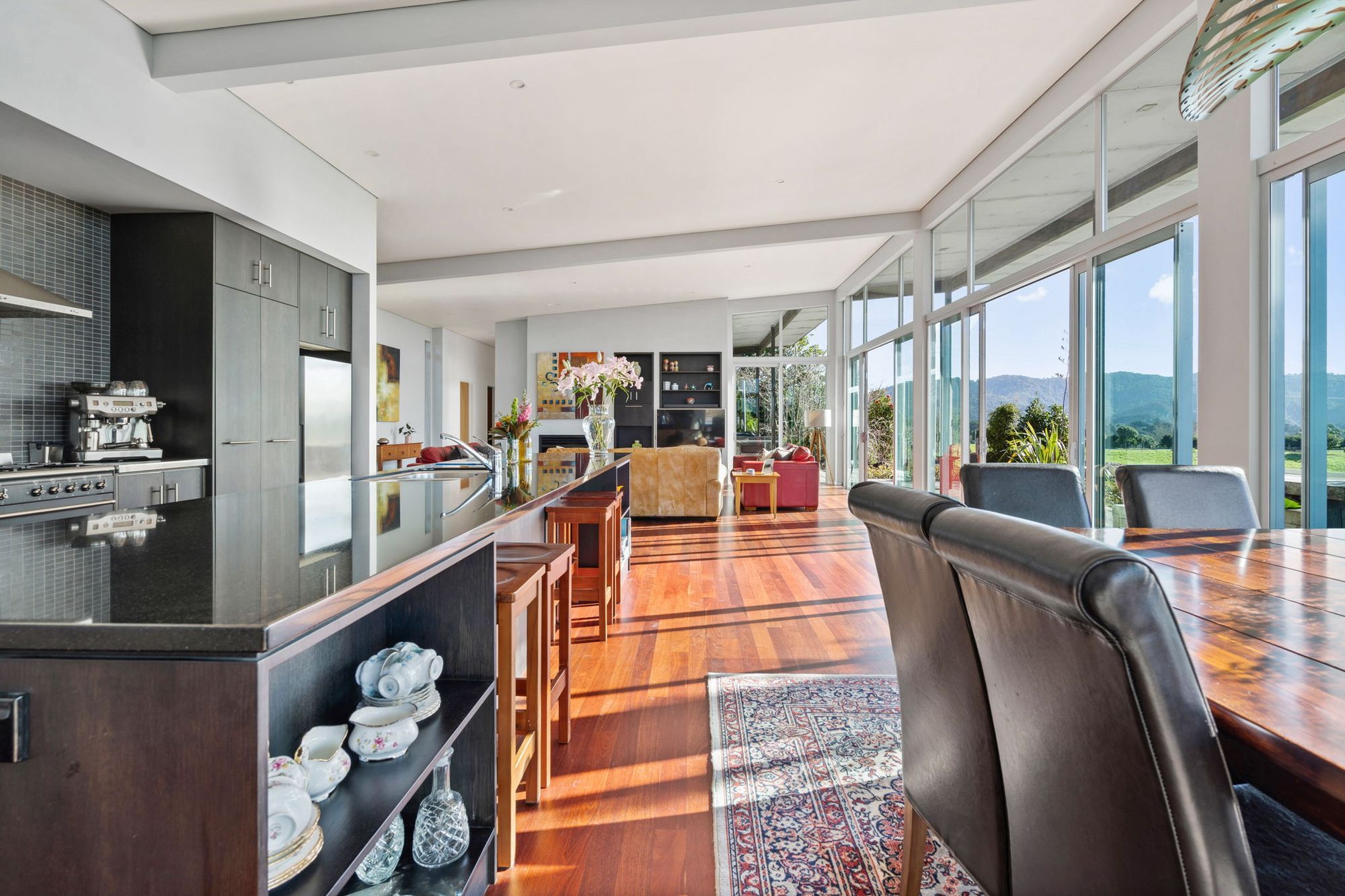 16-web-or-mls-147-Pompallier-Estate-Drive-30.jpg
