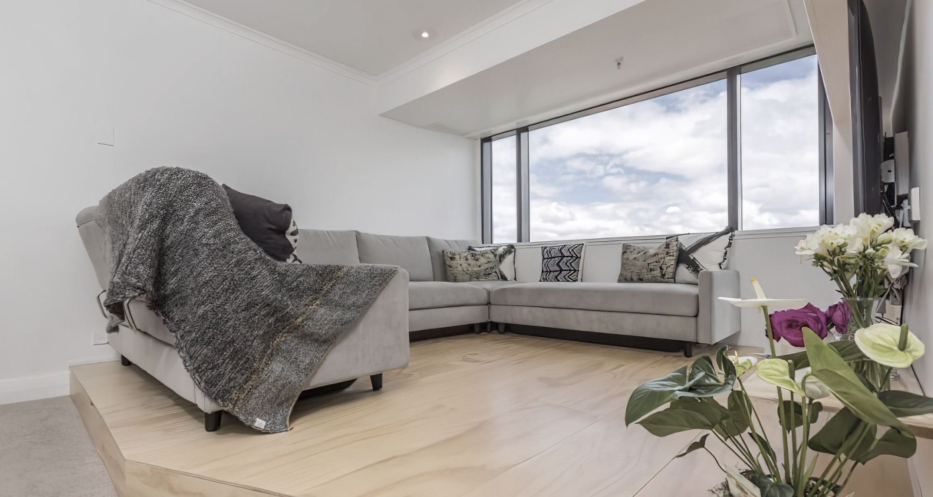 Byron Ave, Takapuna banner