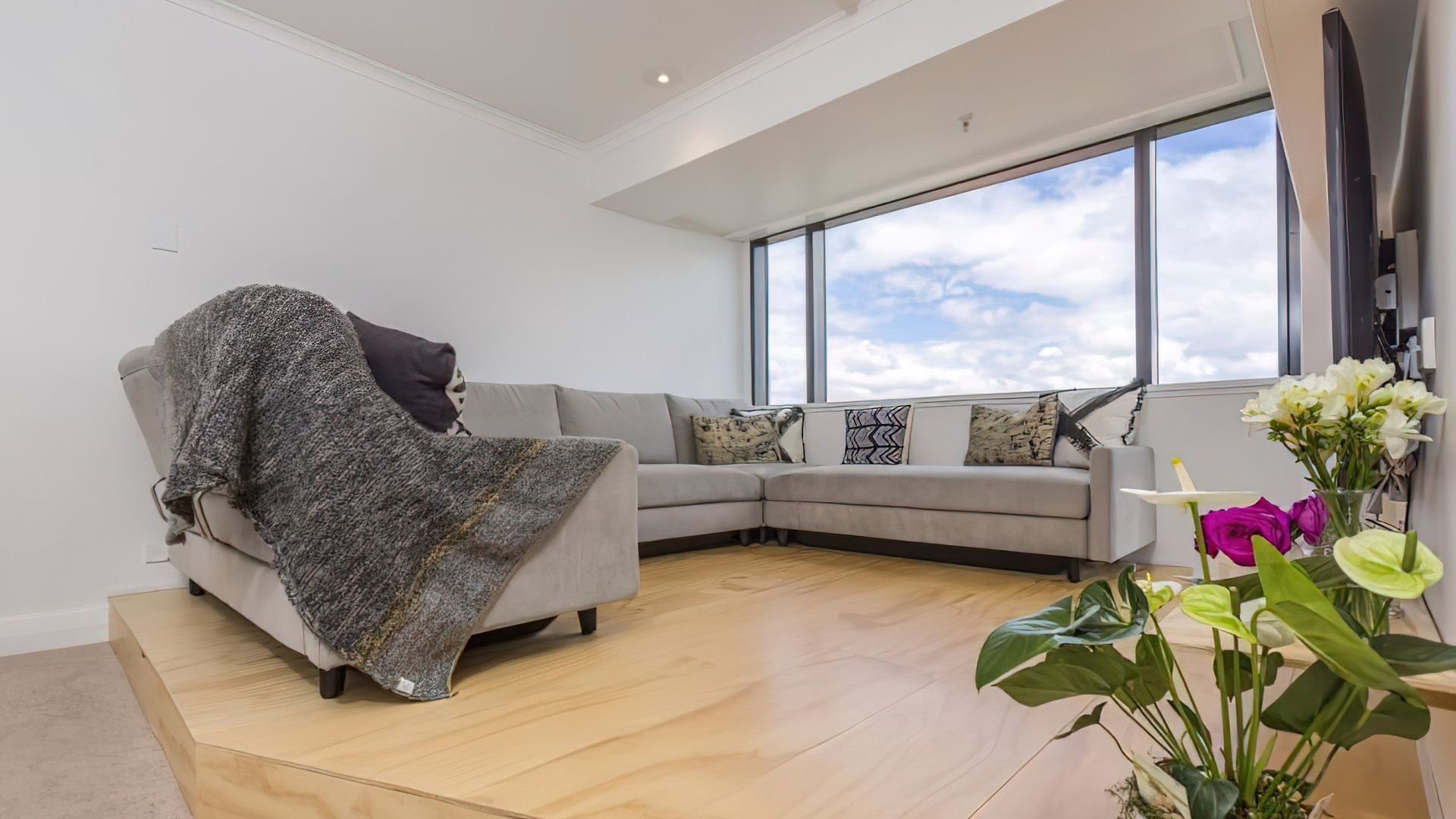 Byron Ave, Takapuna banner