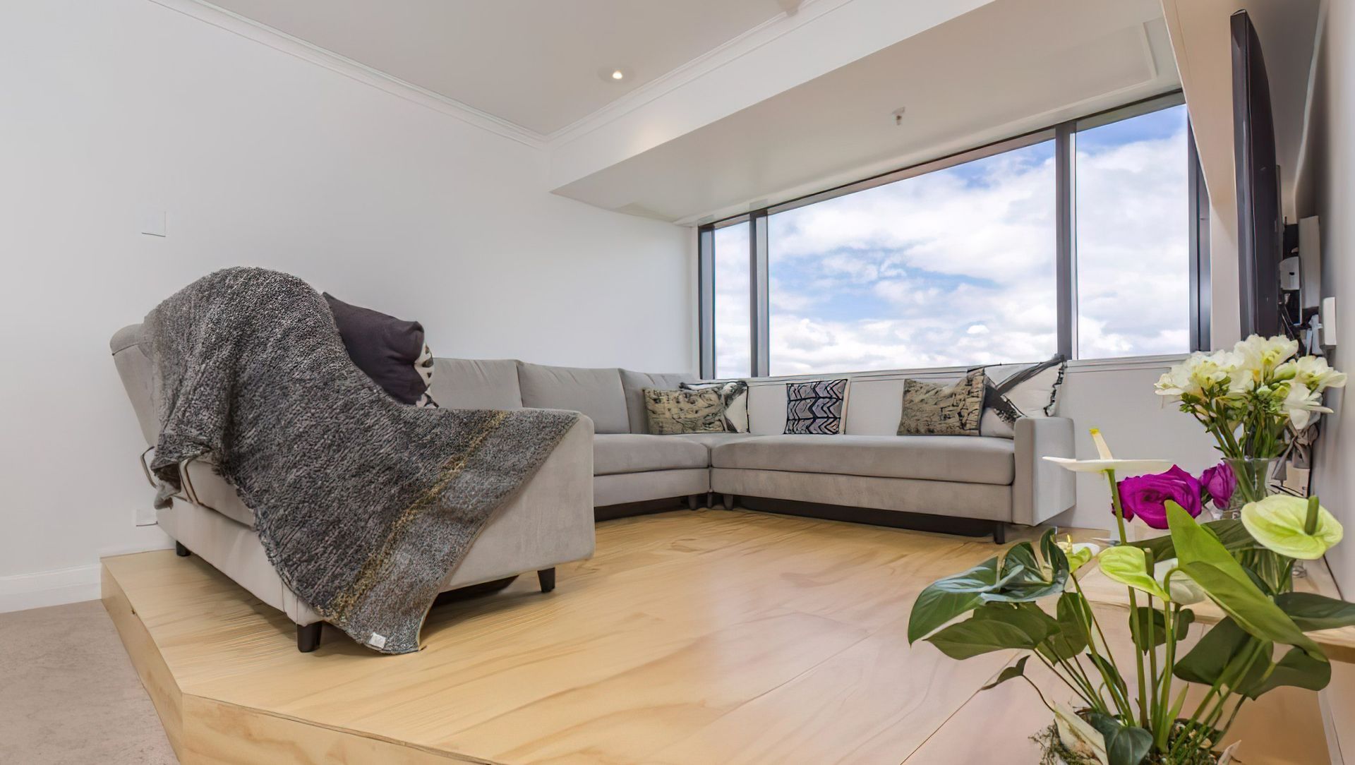 Byron Ave, Takapuna banner