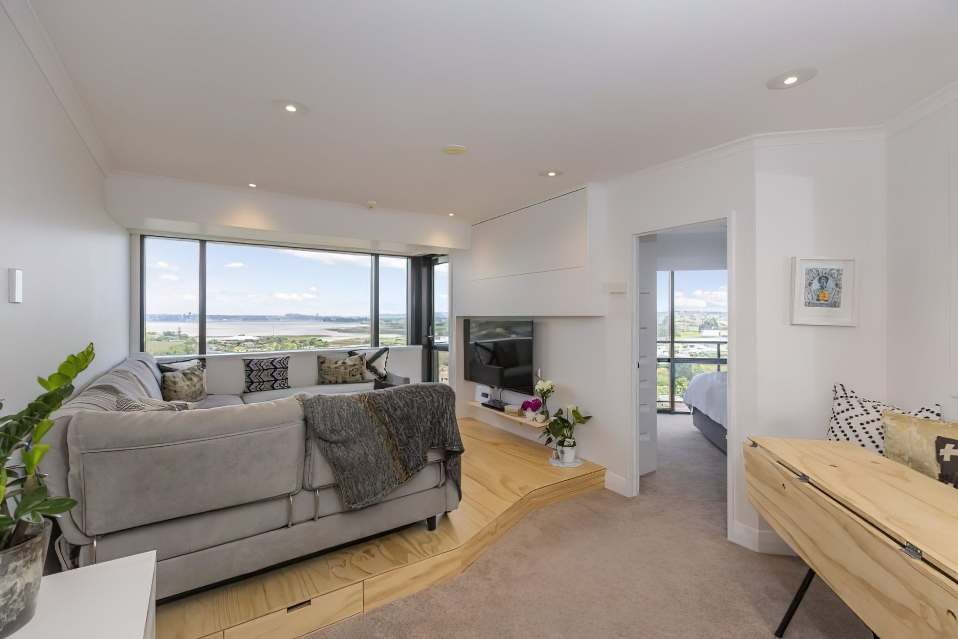 17 Byron Ave, Takapuna