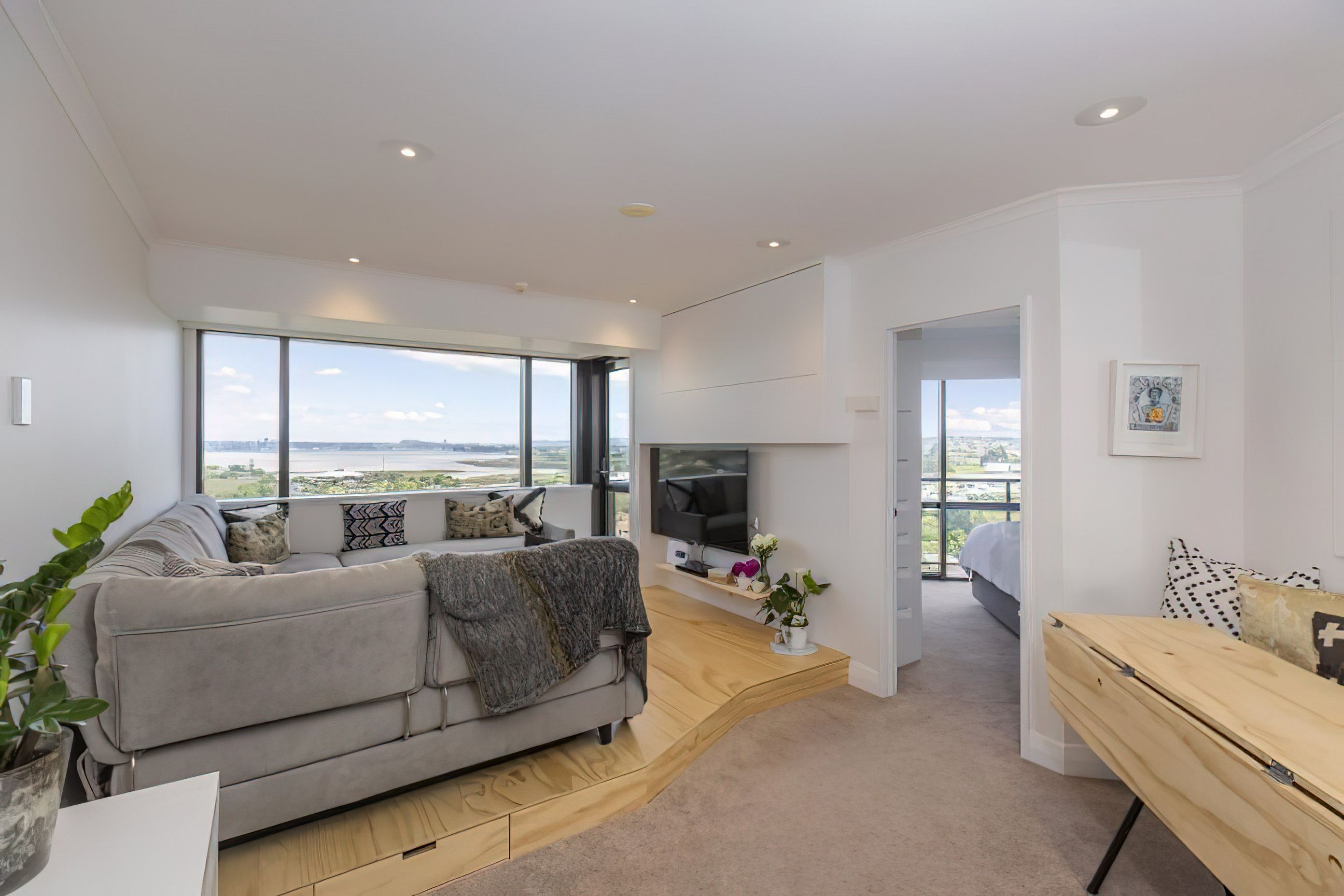 17 Byron Ave, Takapuna