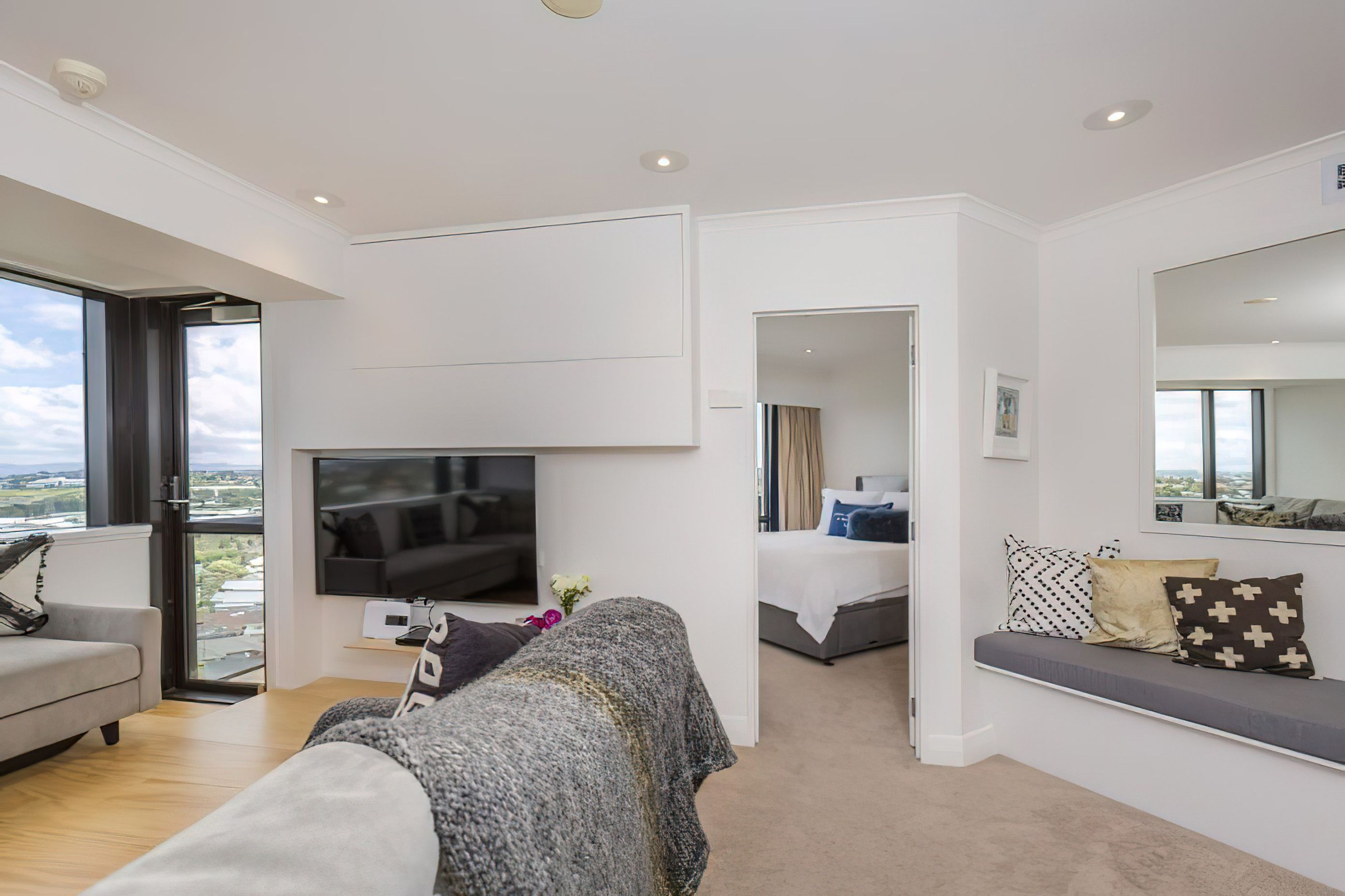 17 Byron Ave, Takapuna