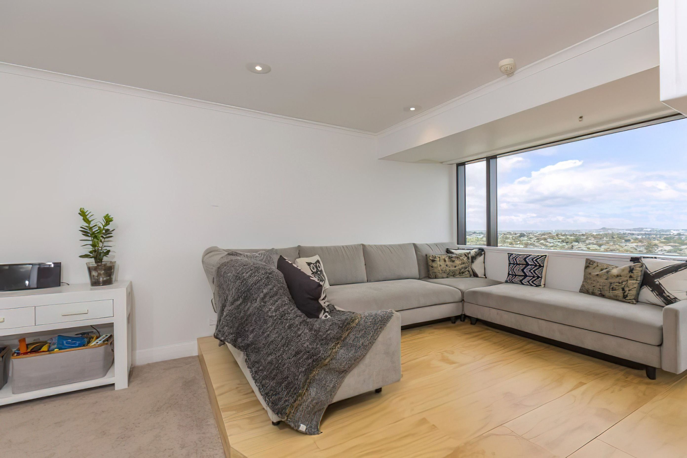 17 Byron Ave, Takapuna