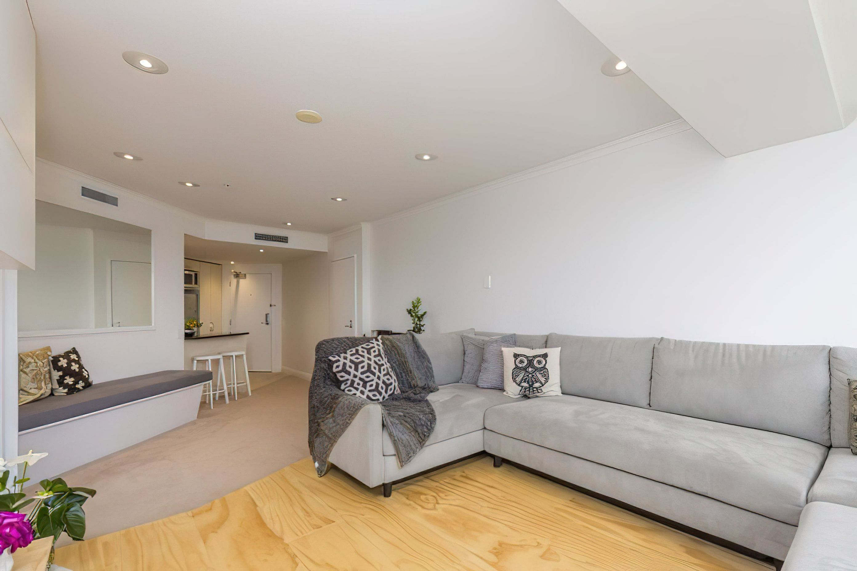 17 Byron Ave, Takapuna