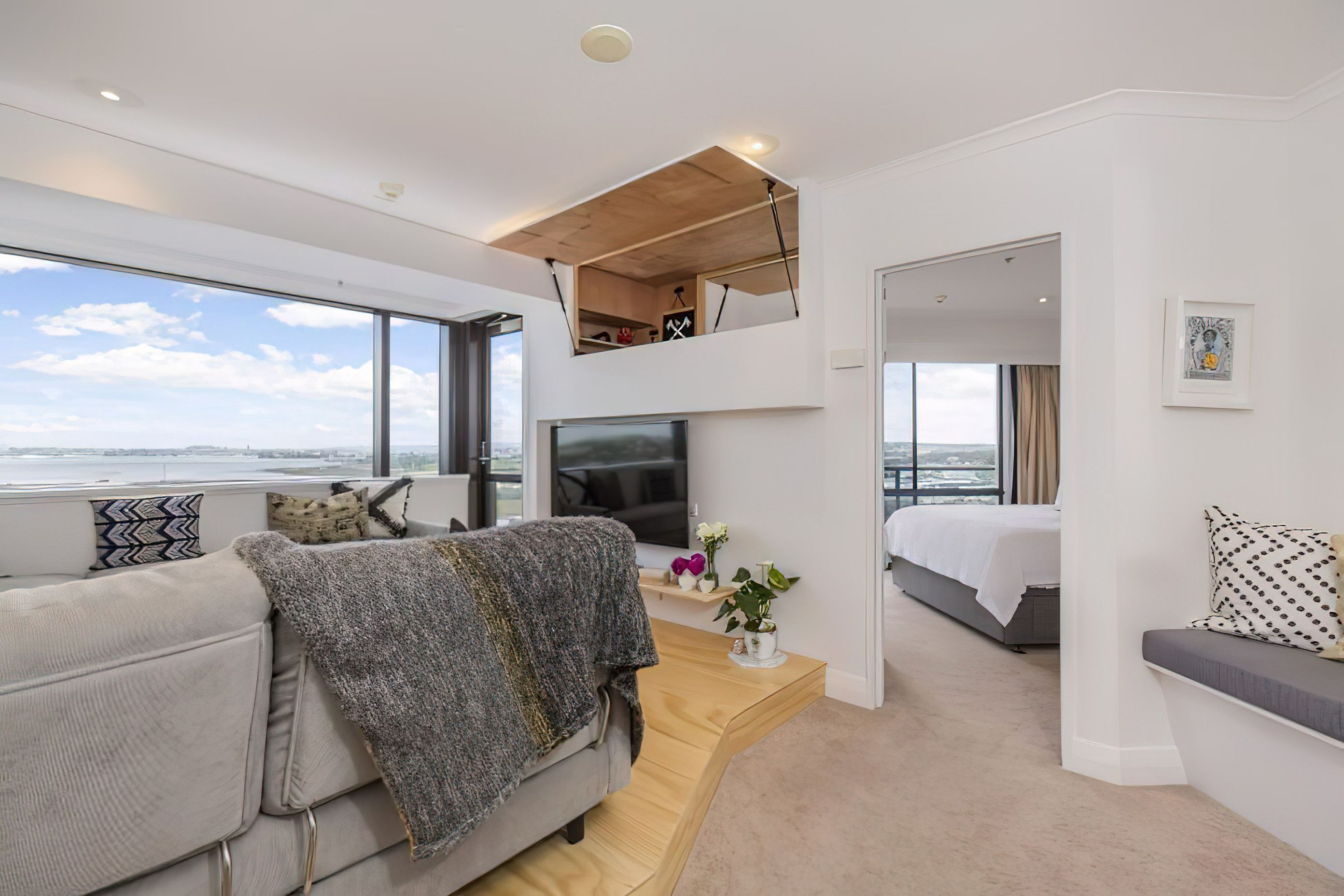 17 Byron Ave, Takapuna