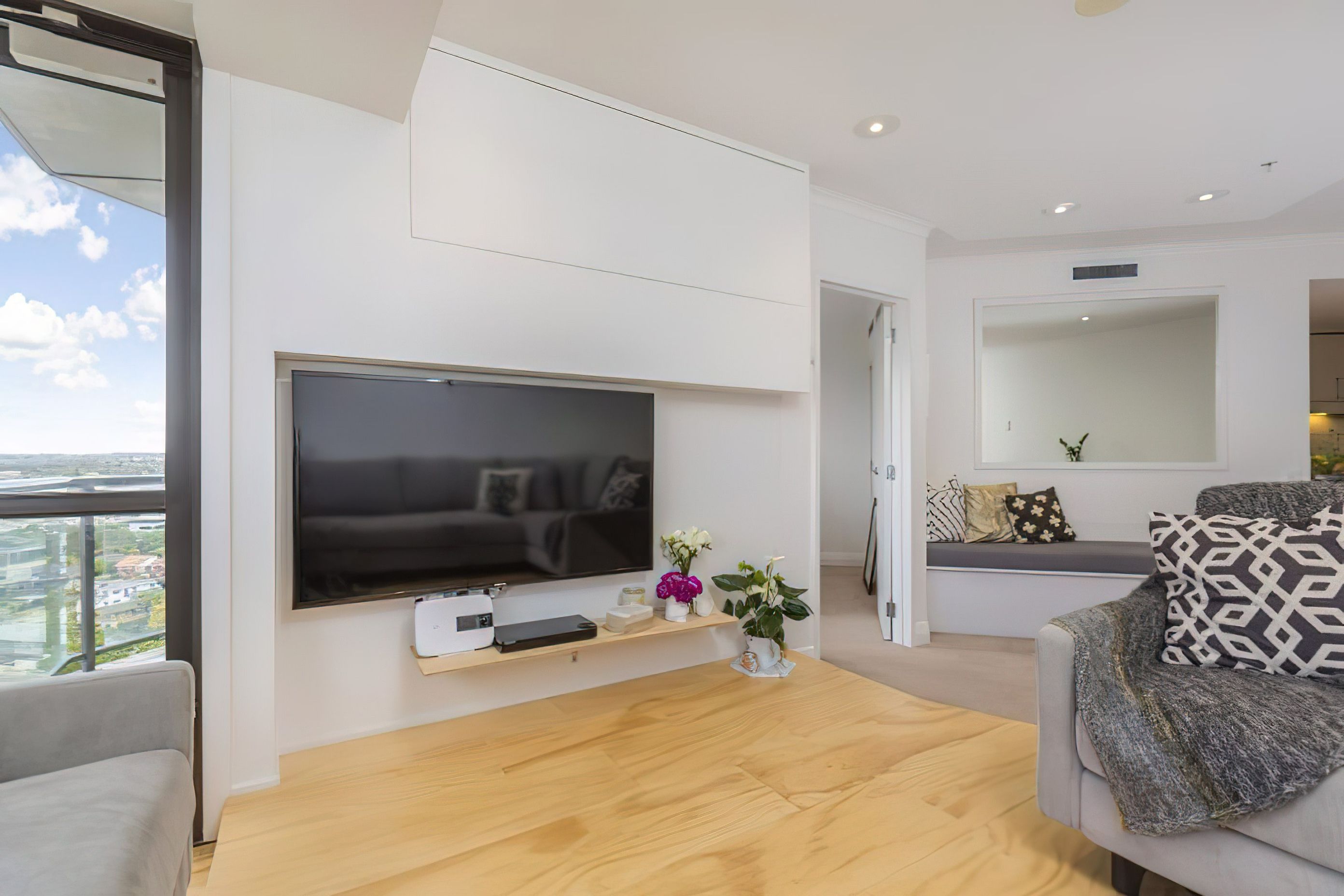 17 Byron Ave, Takapuna