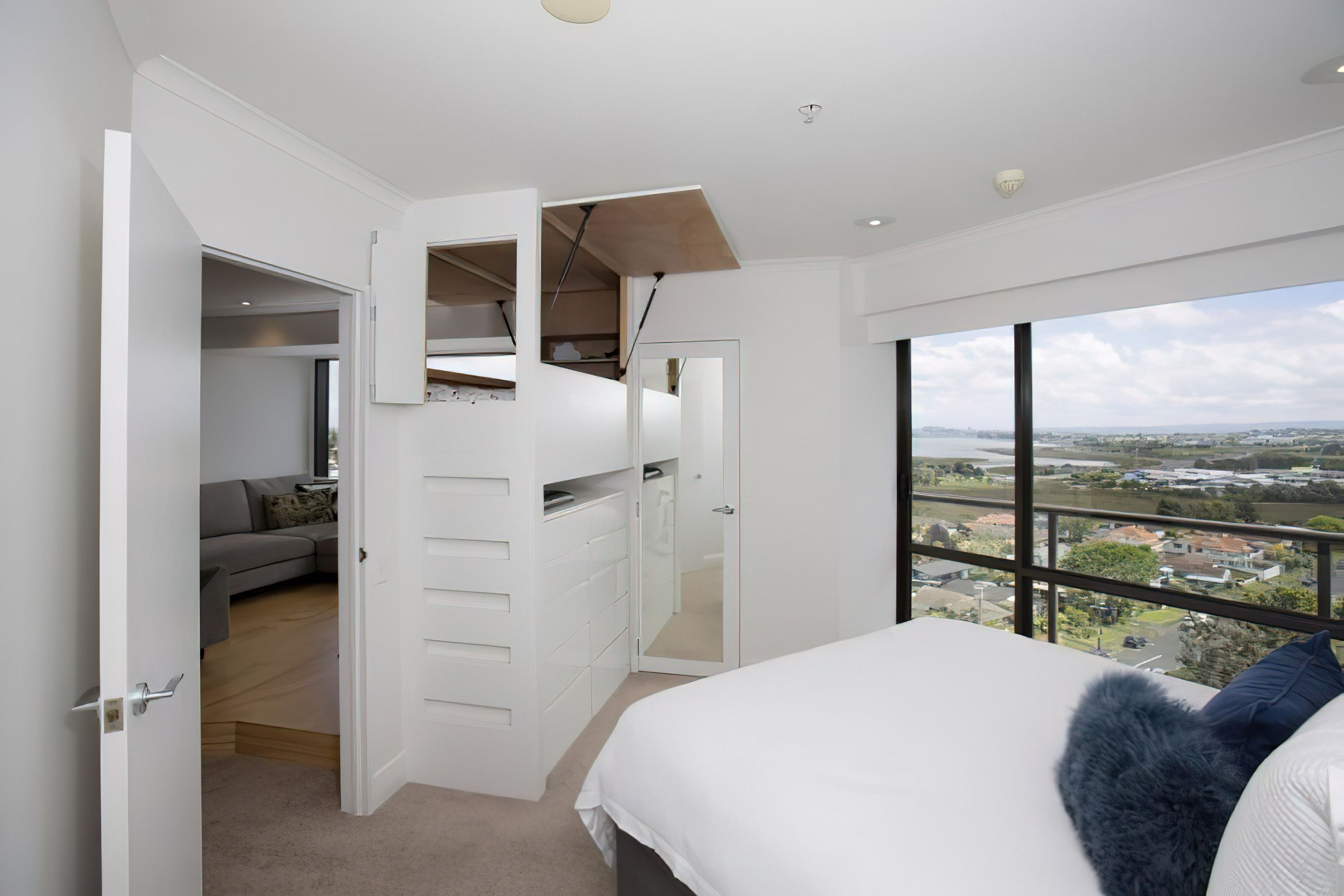 17 Byron Ave, Takapuna