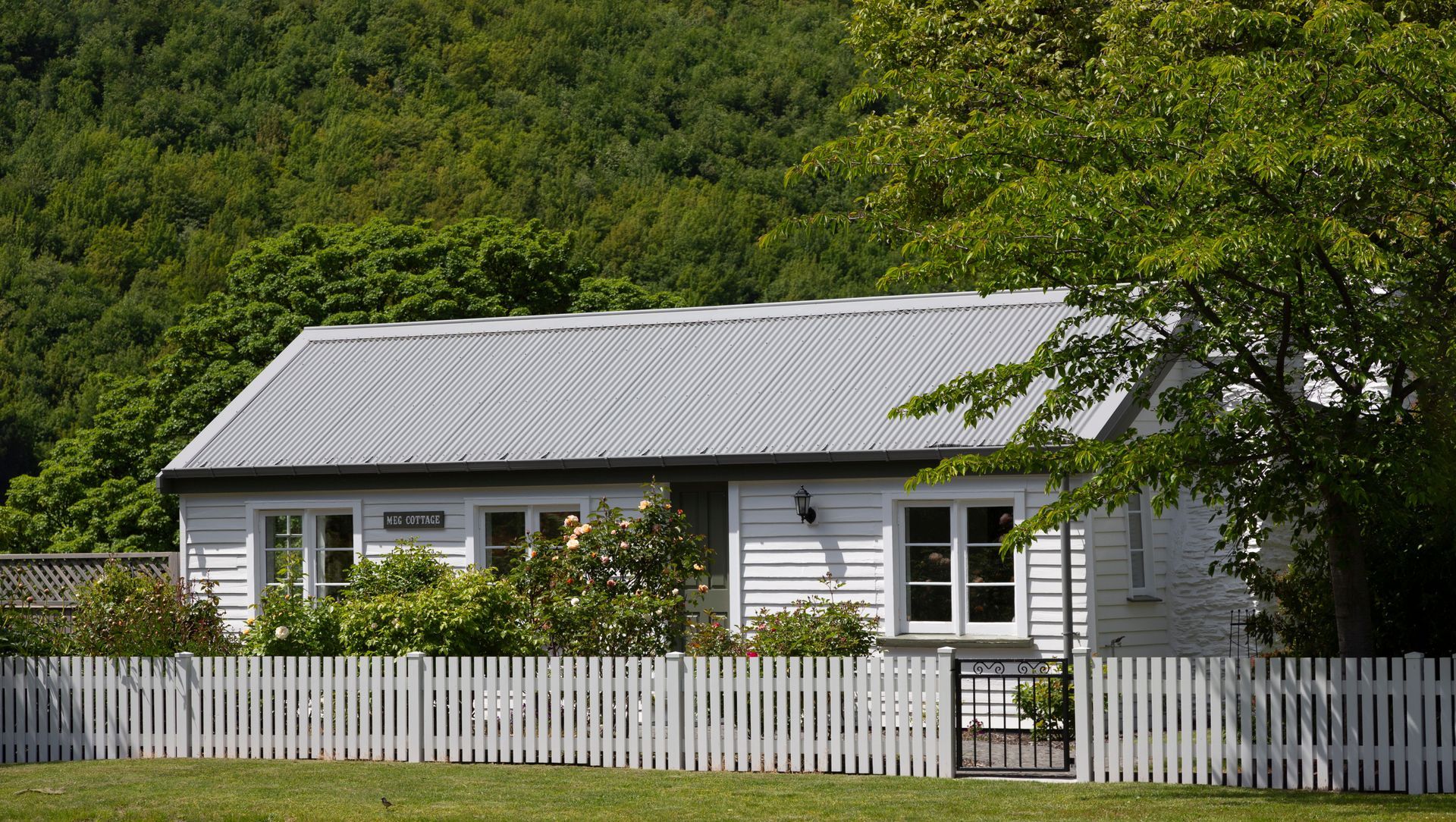 Meg Cottage | Merioneth Street | Arrowtown banner