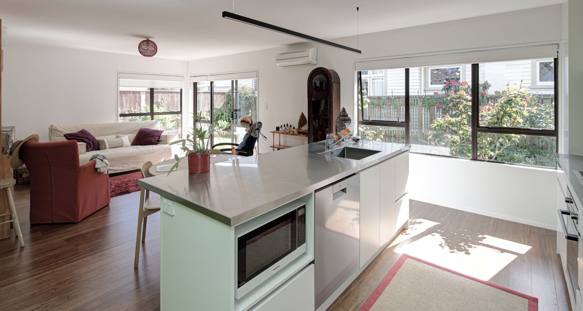 Vivids and Neutrals Intermingle in this Modern Interior Design banner