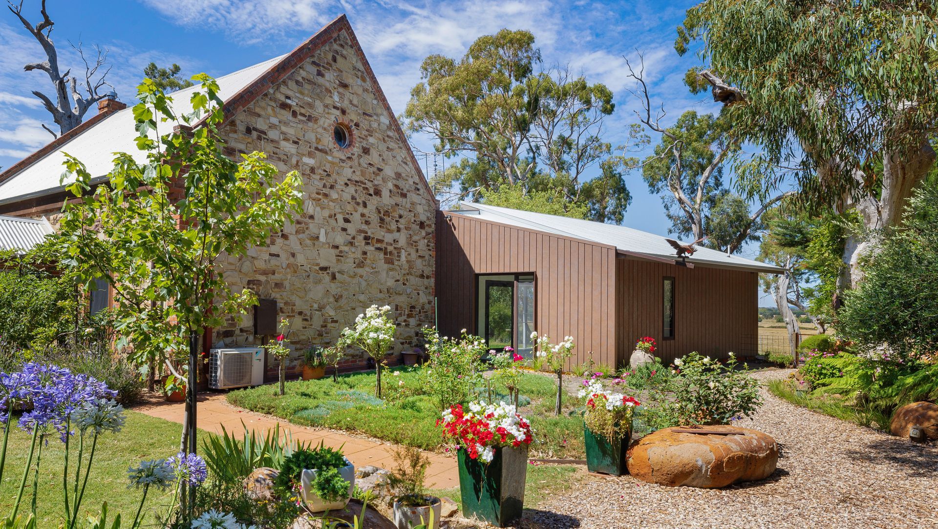 2 Hares - Kyneton, VIC 3444 banner