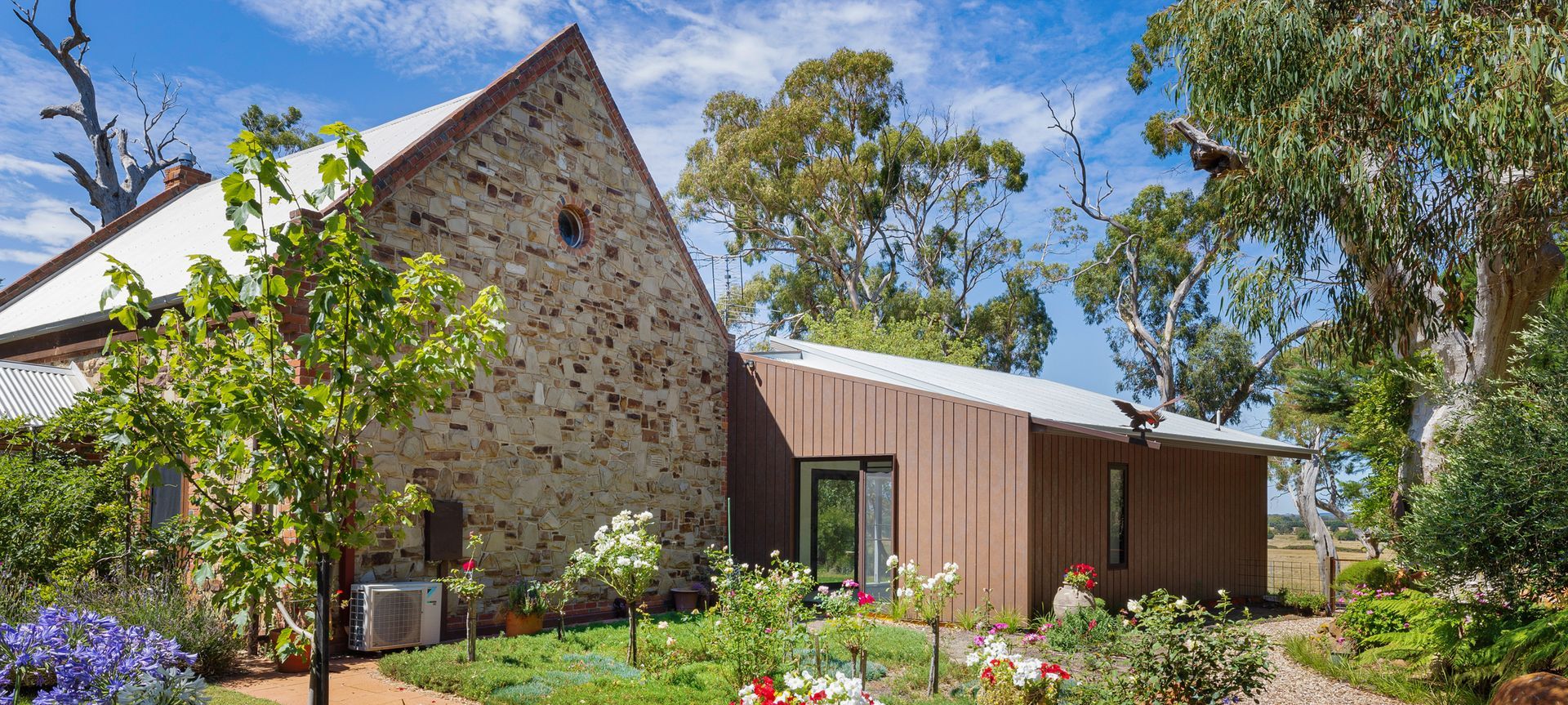 2 Hares - Kyneton, VIC 3444 banner