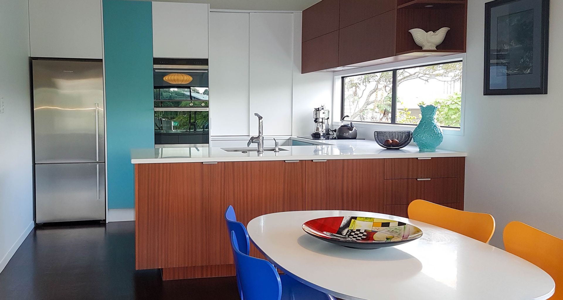 Retro Apartment - Narrowneck Beach banner