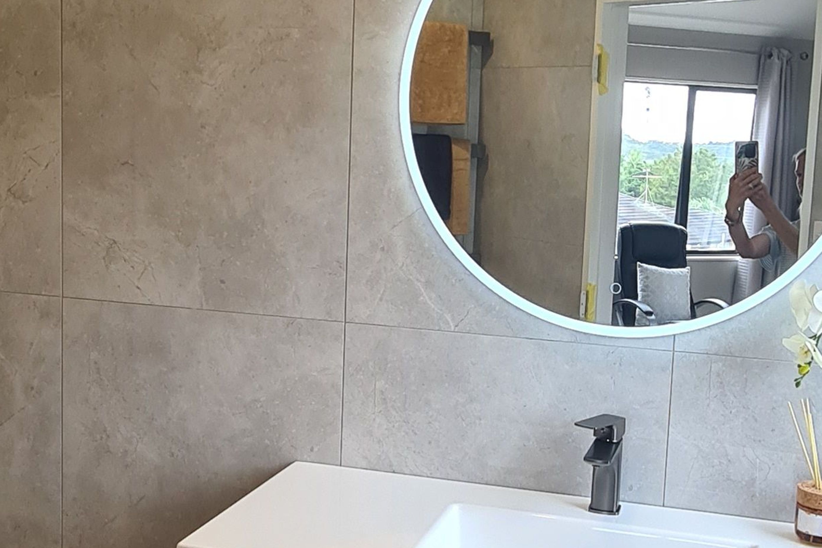 Byblos Gardens &amp; Bathroom