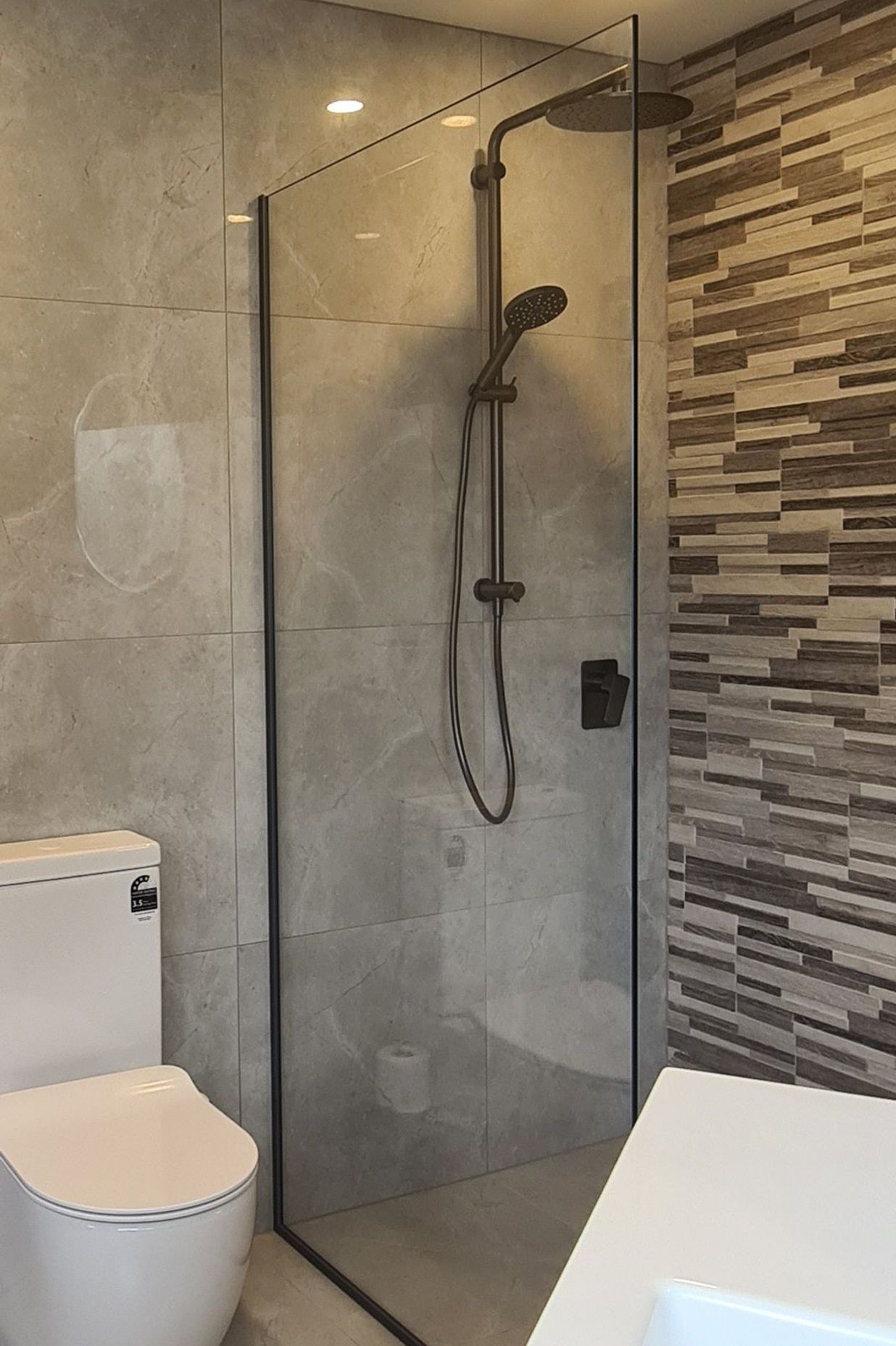 Byblos Gardens & Bathroom