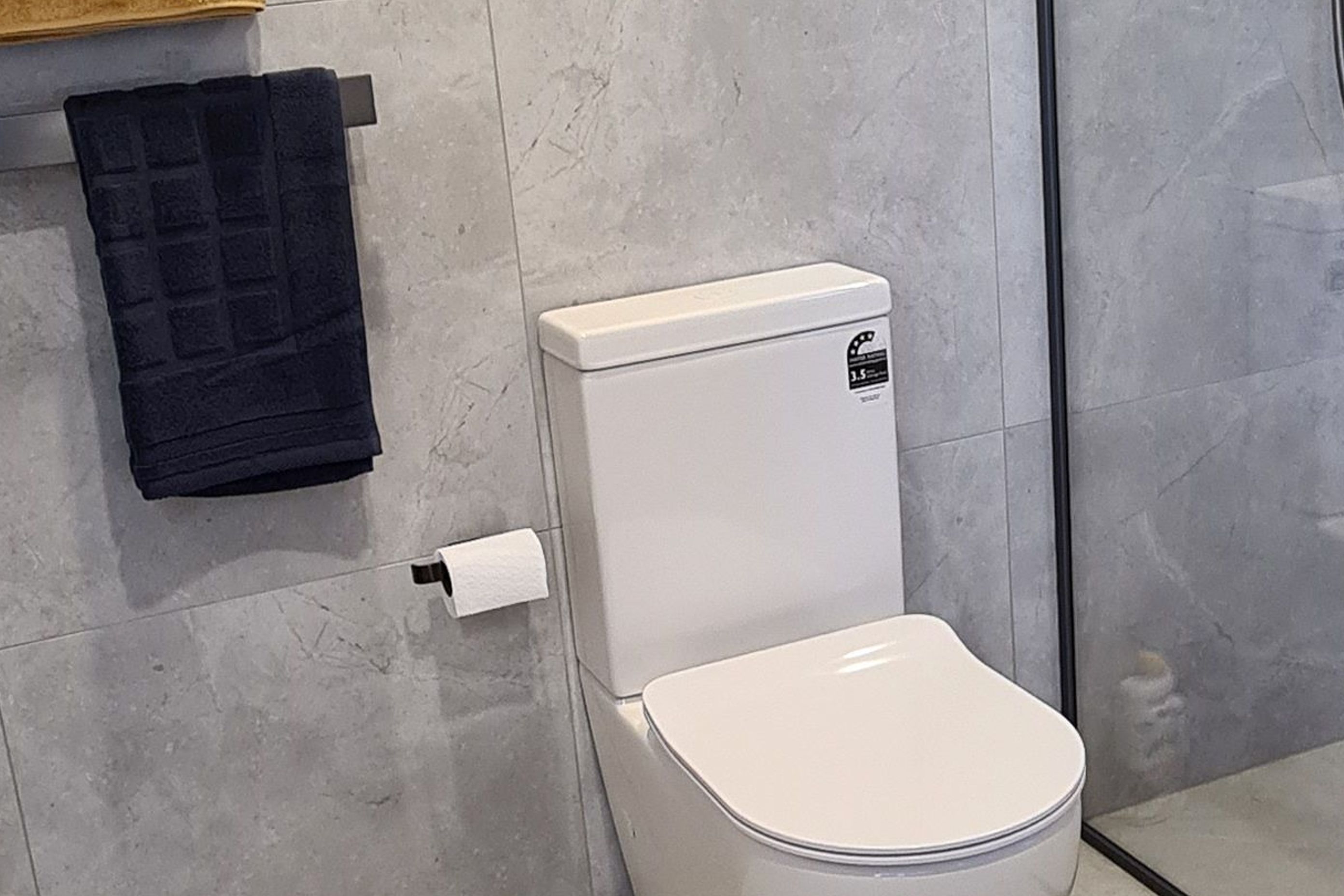 Byblos Gardens &amp; Bathroom
