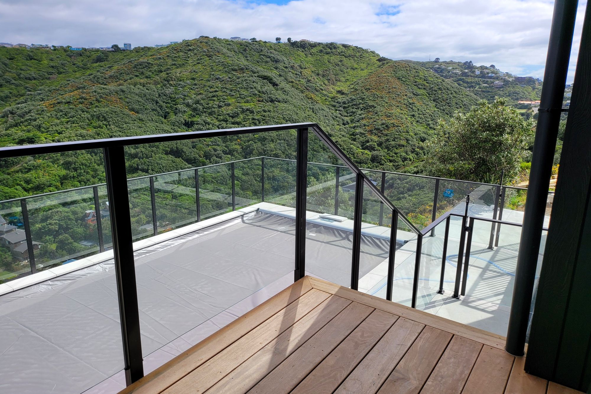 A UNEX glass balustrade to enhance the impressive see views of this Wellington residence