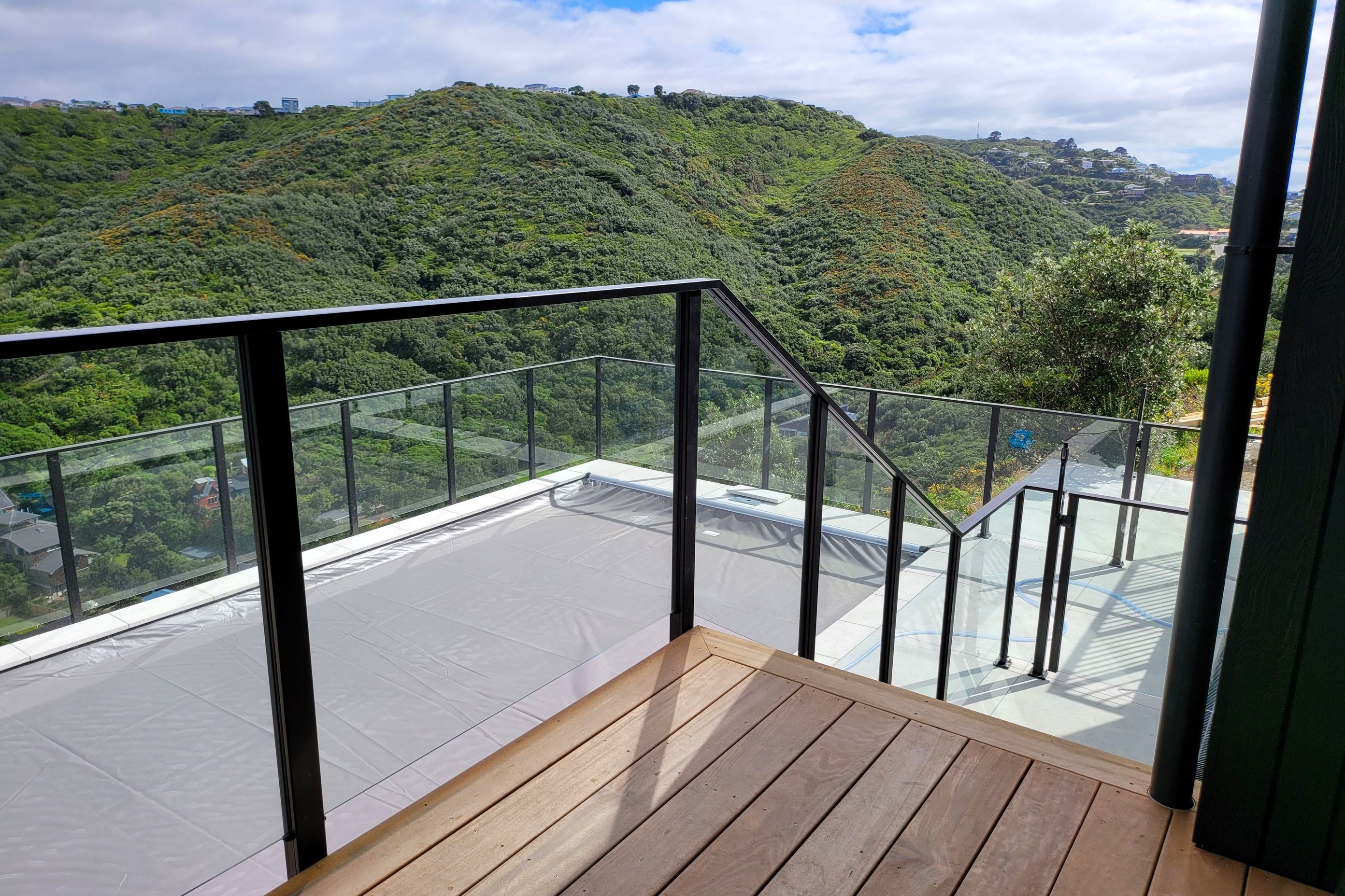 A UNEX glass balustrade to enhance the impressive see views of this Wellington residence