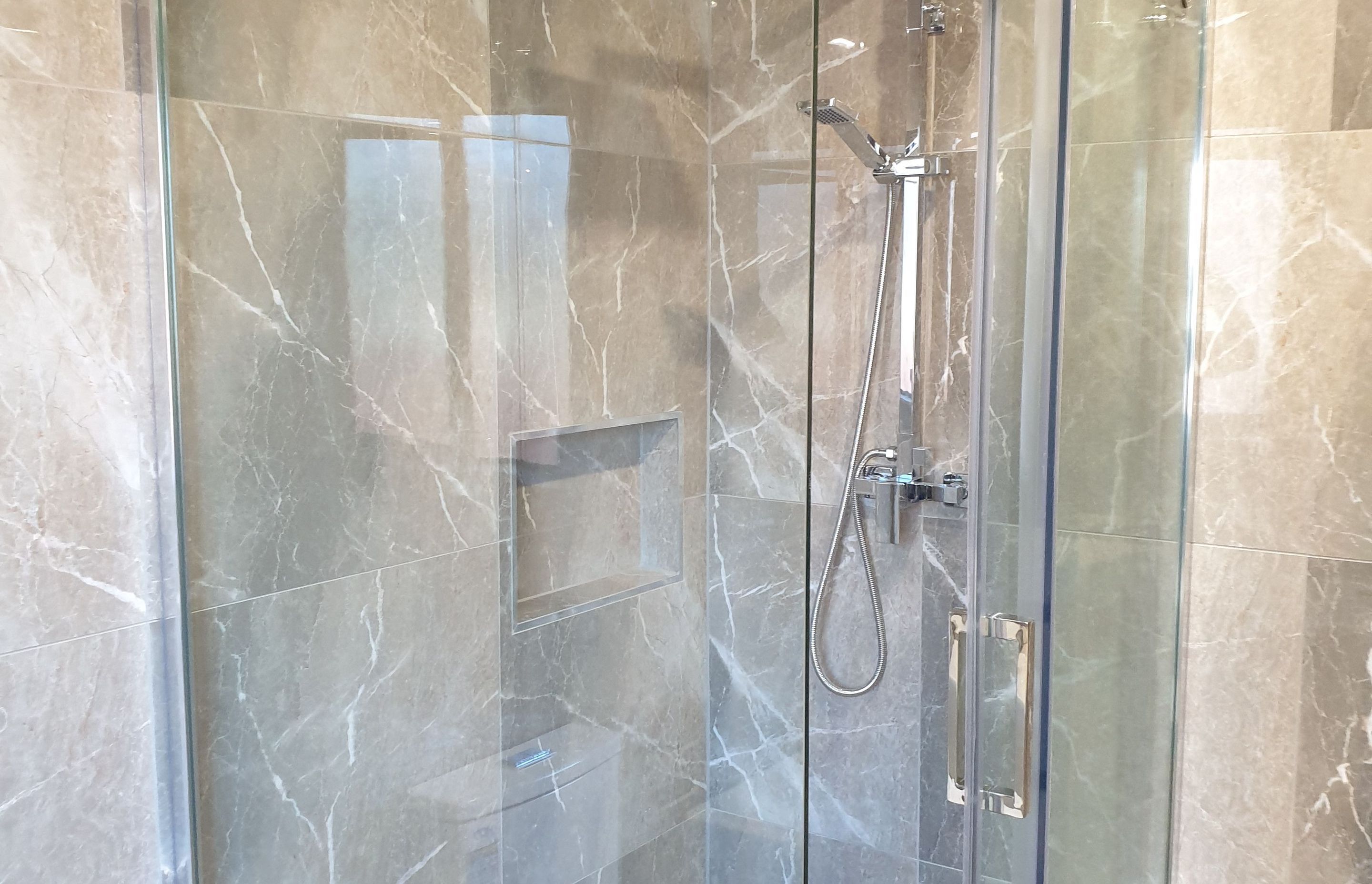 Goh Gardens & Bathroom