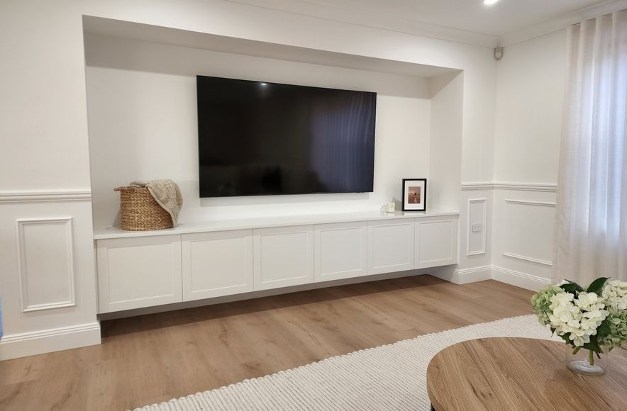 Streamline Hamptons style Media Unit