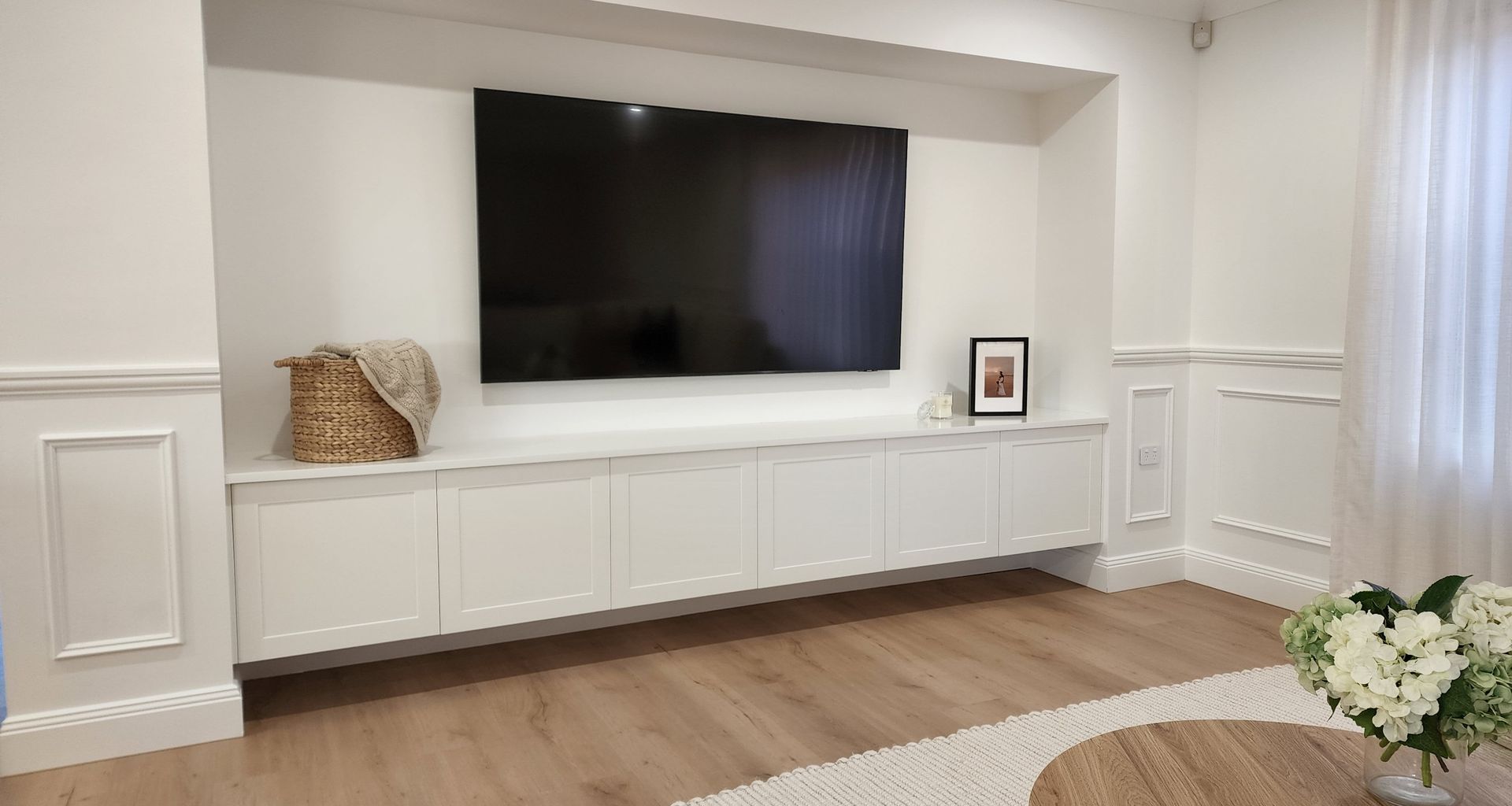 Streamline Hamptons style Media Unit banner
