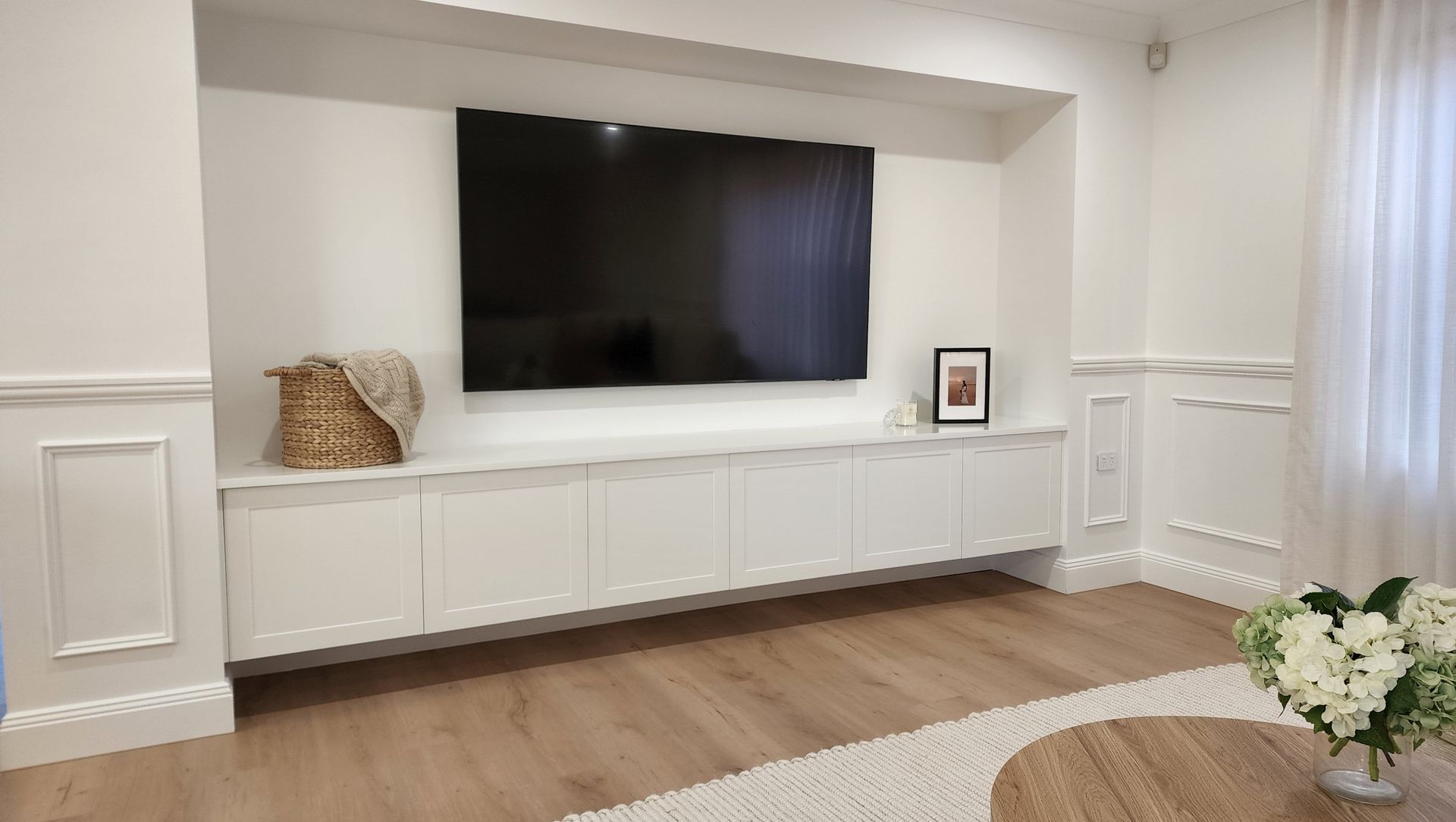 Streamline Hamptons style Media Unit banner