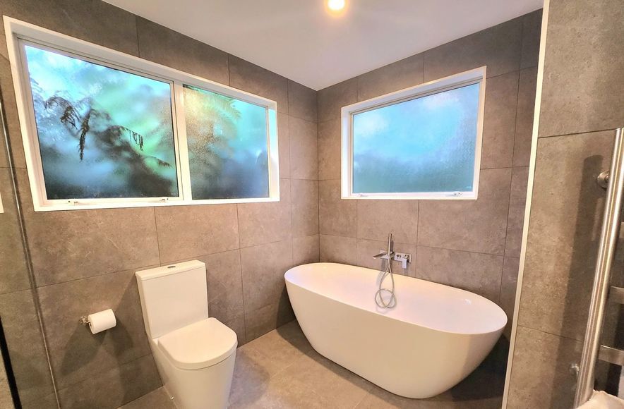 A Contemporary & Deluxe Bathroom for Catherine