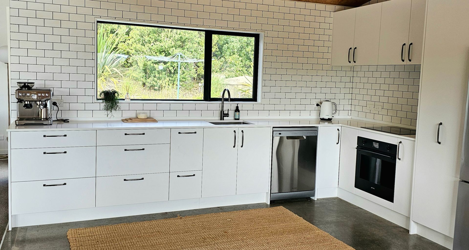 WHITE OPEN KITCHEN banner
