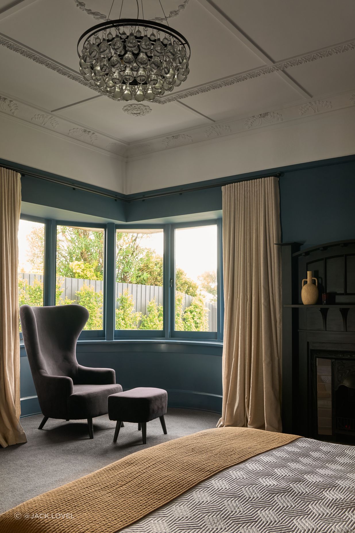 A quiet counterpoint to the home’s vibrant social spaces. The bedrooms blend warm neutrals with layered textures, reflecting the calm sophistication of the Deco era. Comfort, elegance, and retreat all beautifully entwined.