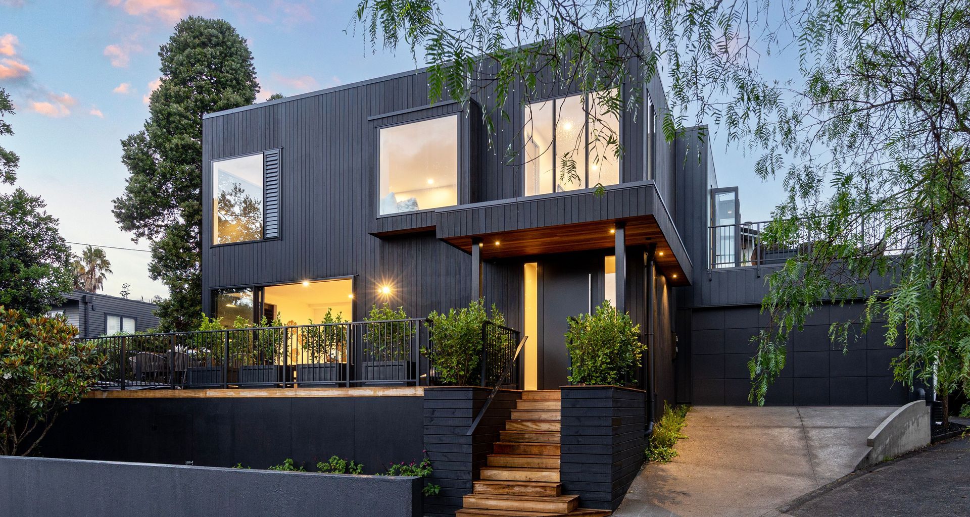 Larchwood Reclad banner