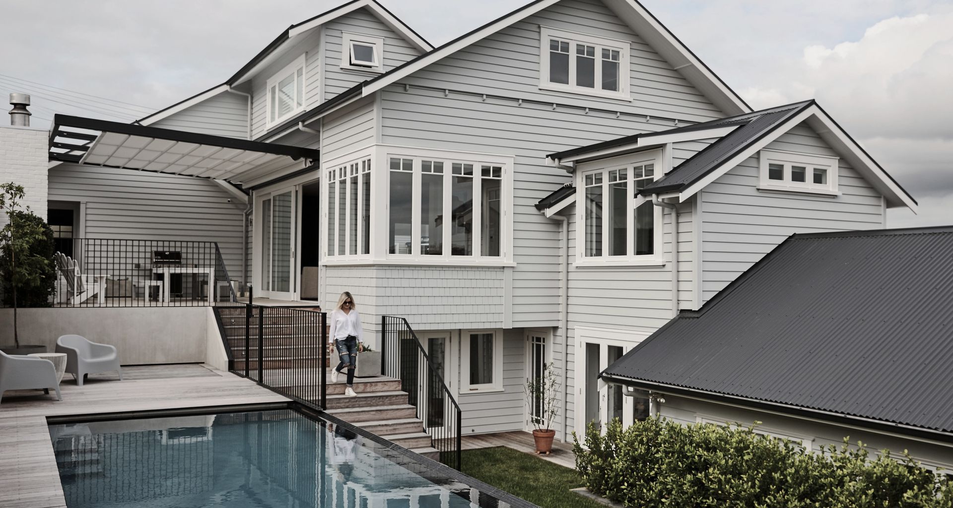 Hello Hamptons banner