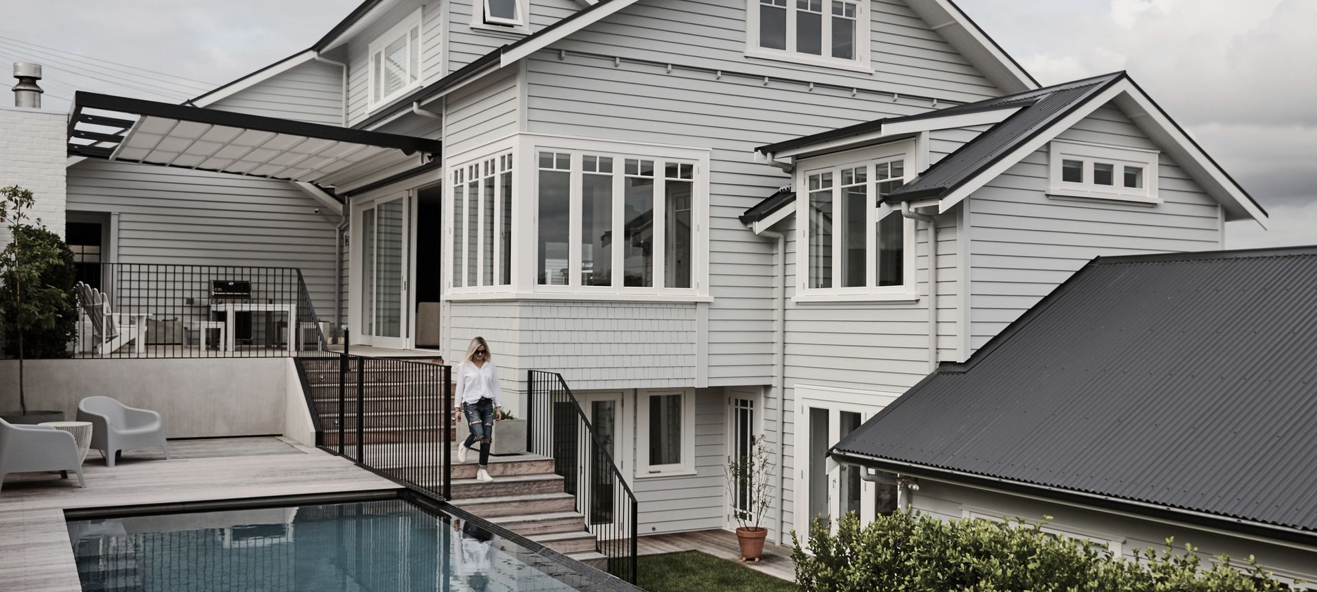 Hello Hamptons banner