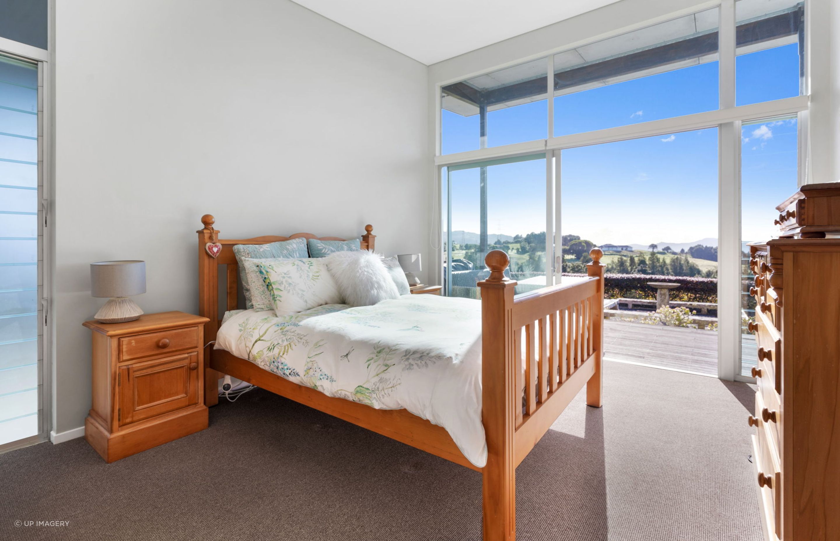 22-web-or-mls-147-Pompallier-Estate-Drive-4.jpg