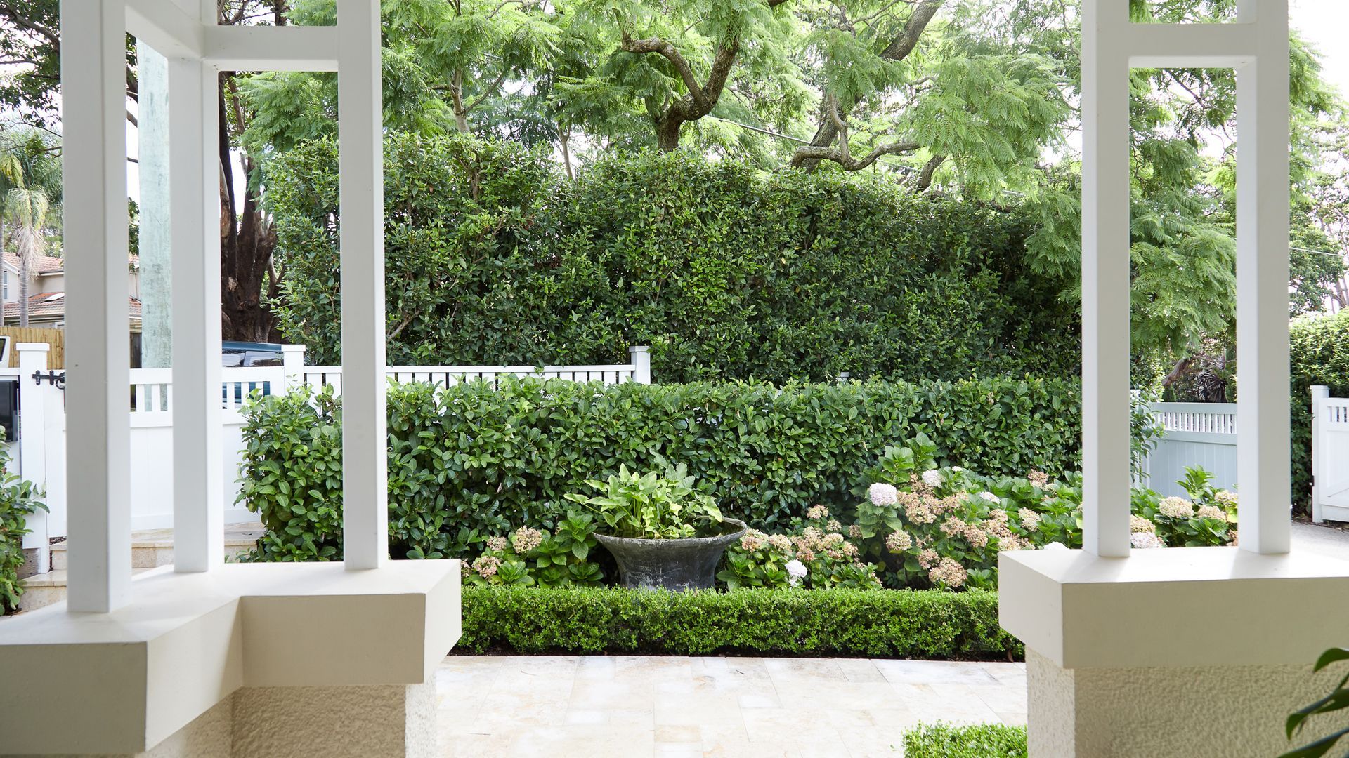 Hamptons Luxe Californian Bungalow banner