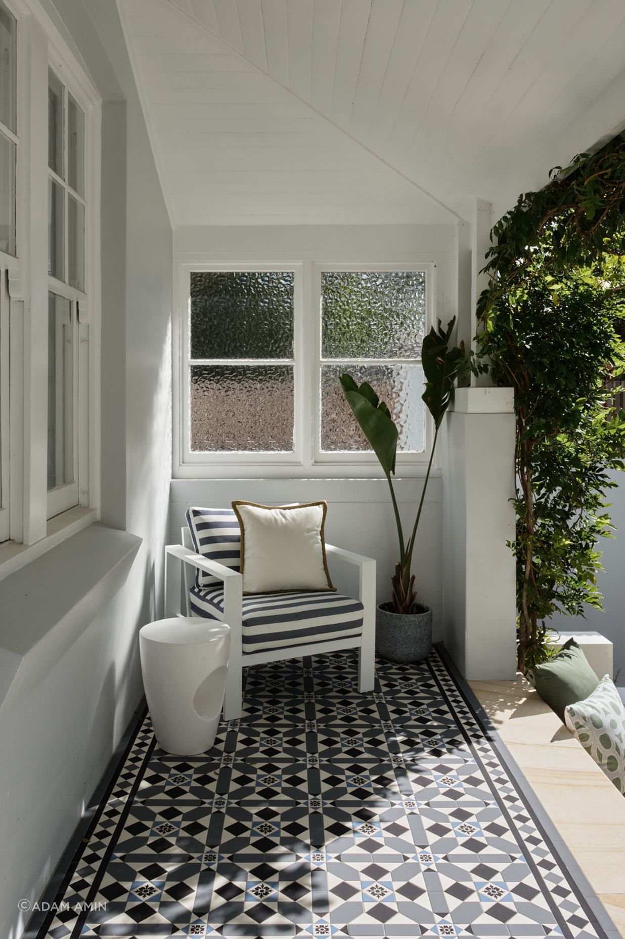 The arctic glass on the north-western corner of the home offers a double duty solution for privacy from the adjacent property and also diffusing the intensity of the afternoon sun for the veranda and bedroom.