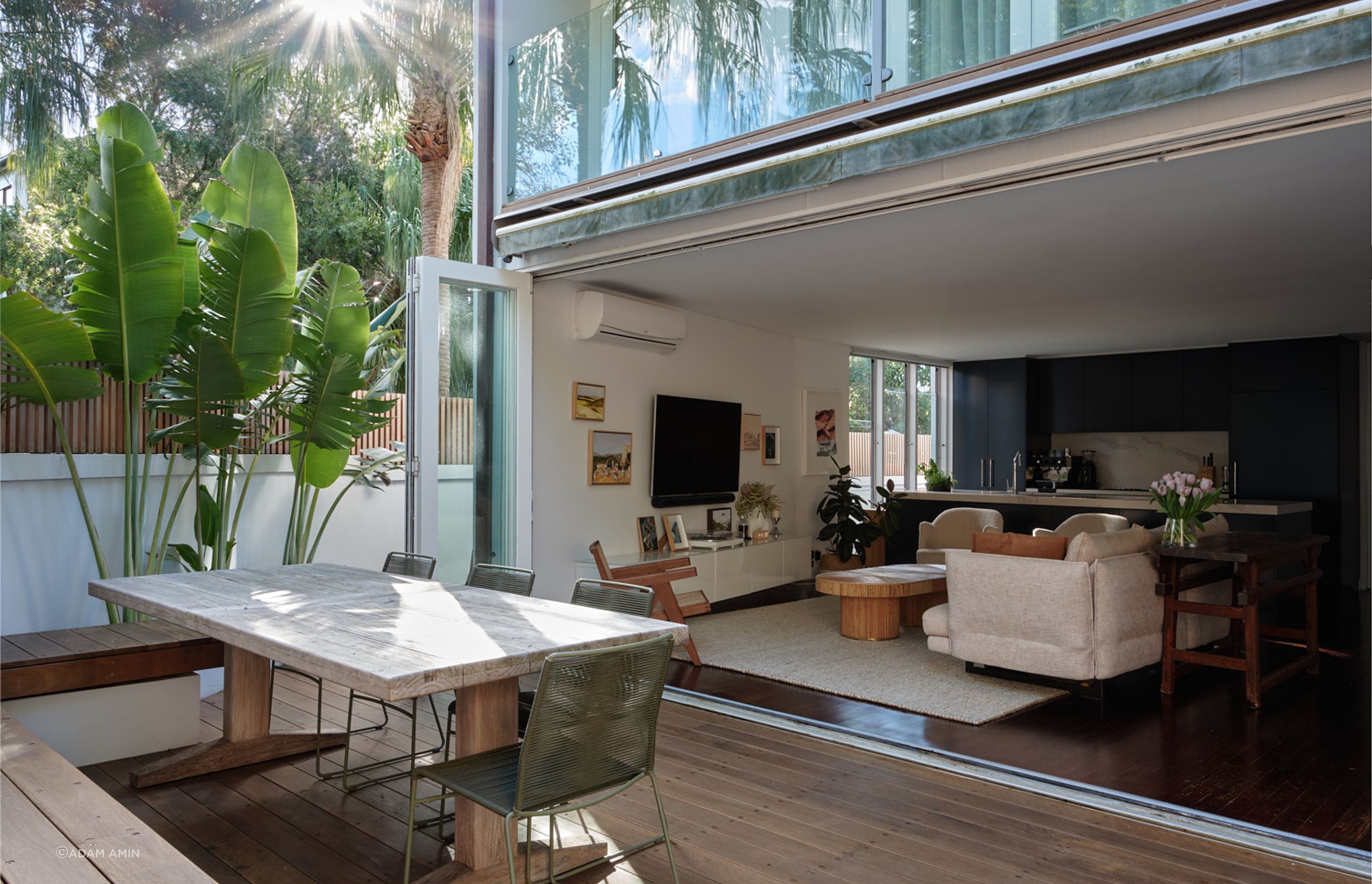 An open plan arrangement between kitchen, living and entertainment spaces, allow for uninterrupted conversations.