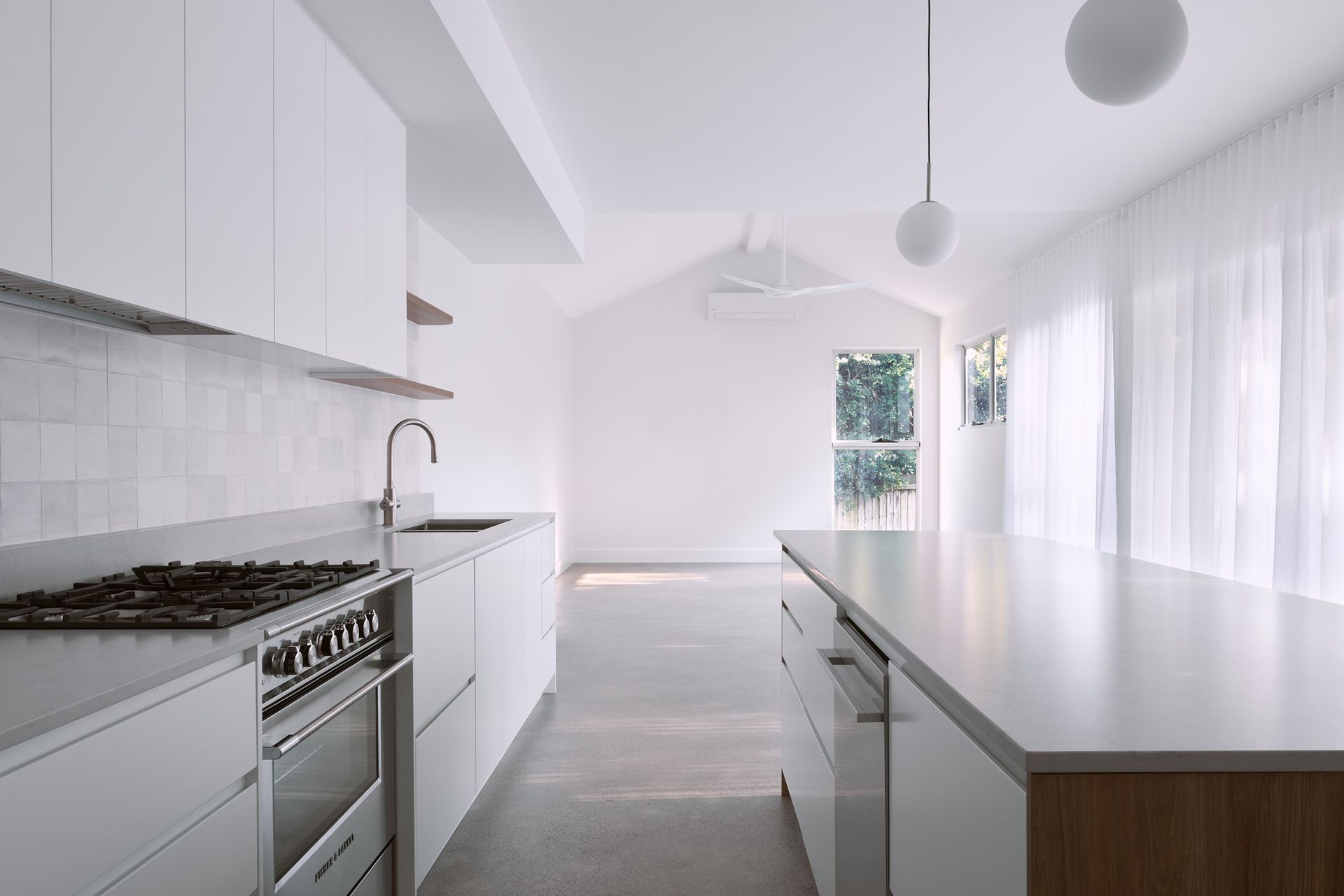The kitchen, adjacent to the outdoor space serve as the central piece of the home, subtly inviting occupants and guests to circulate.
