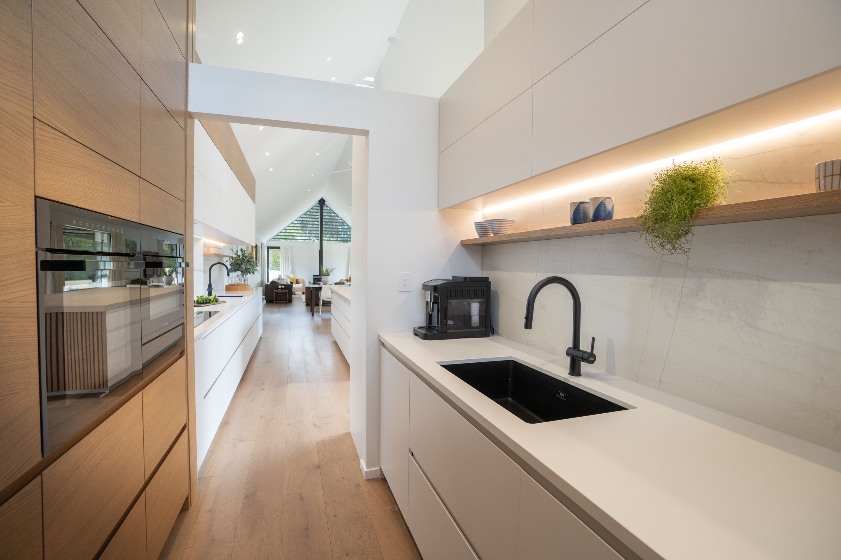 22Rural-Retreat22-11-kitchen.jpg