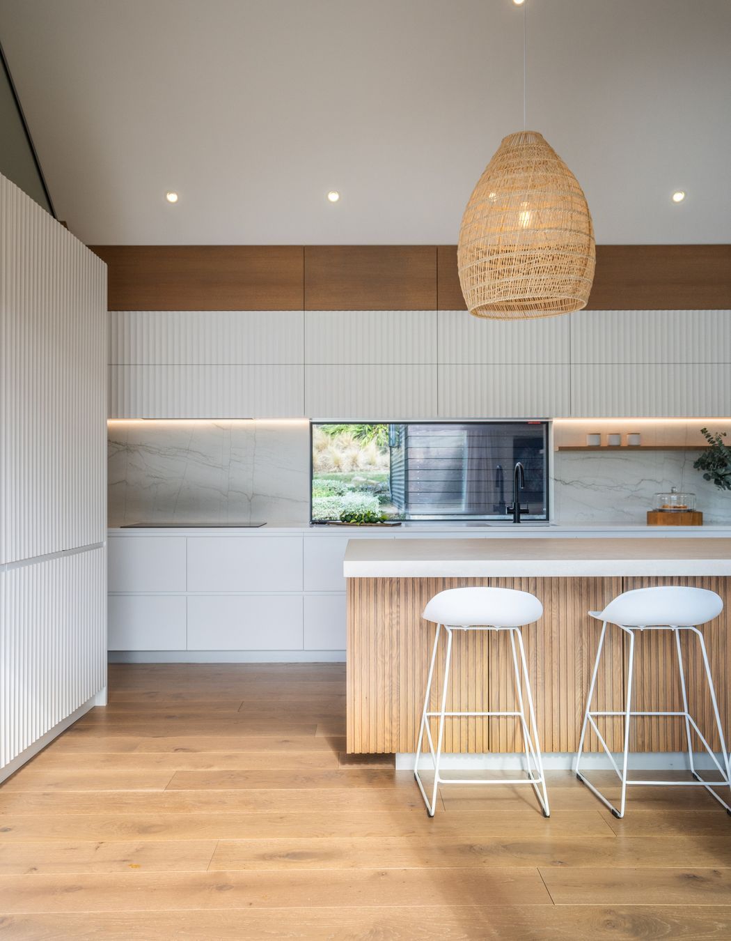 22Rural-Retreat22-12-kitchen.jpg