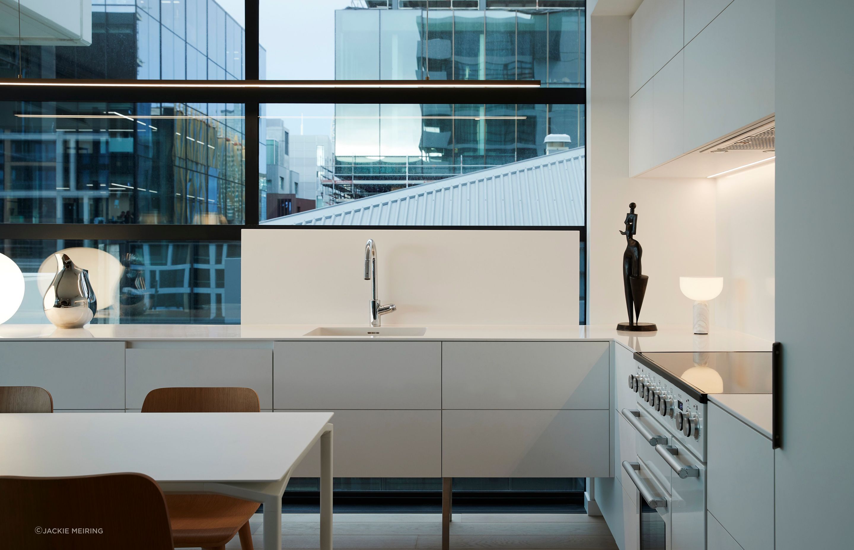 2404-4-WALLS-Wynayard-Apt-300x.jpg