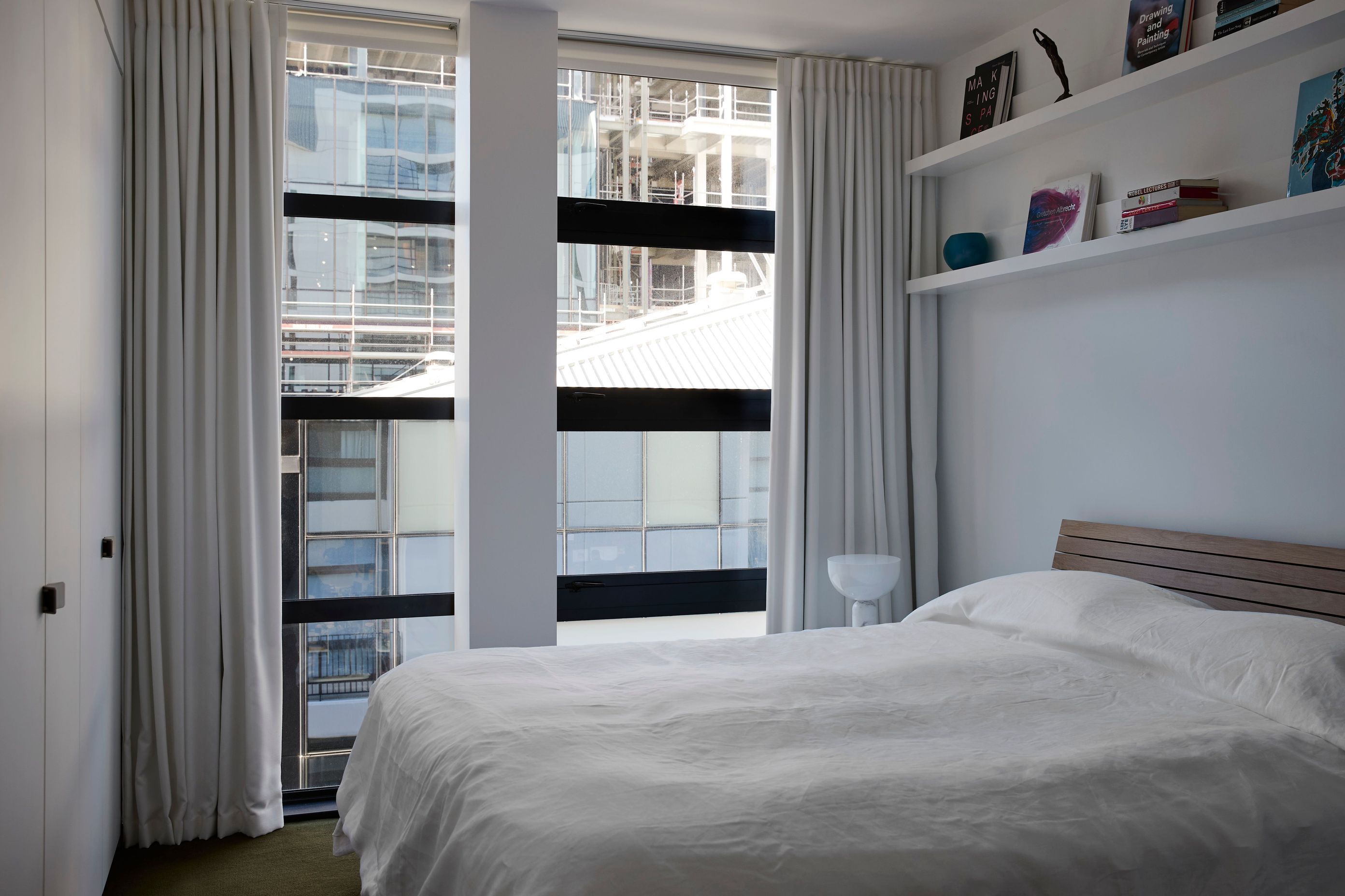 2404-4-WALLS-Wynayard-Apt-8x.jpg
