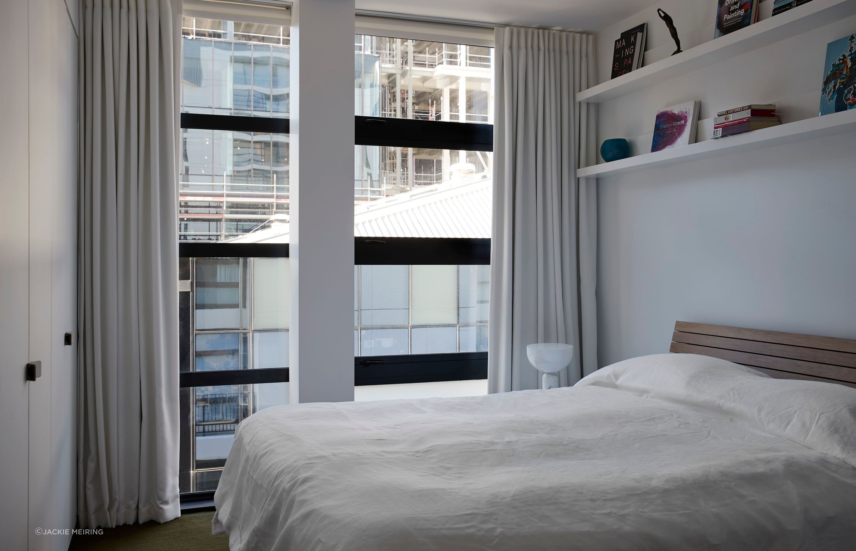 2404-4-WALLS-Wynayard-Apt-8x.jpg