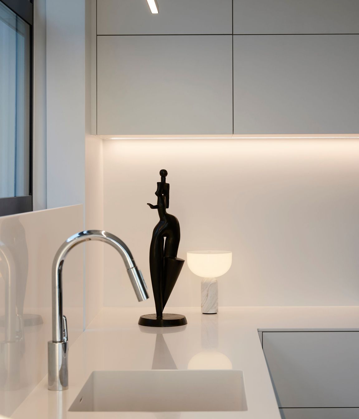 2404-4-WALLS-Wynayard-Apt326x.jpg