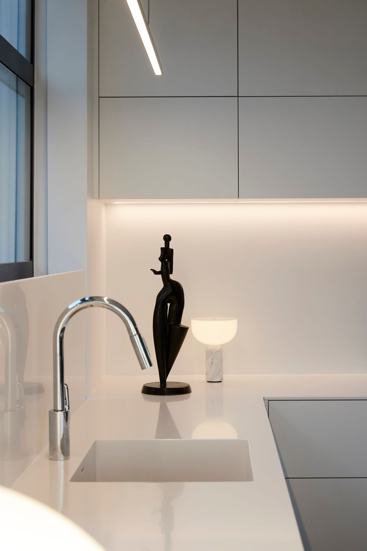 2404-4-WALLS-Wynayard-Apt326x.jpg