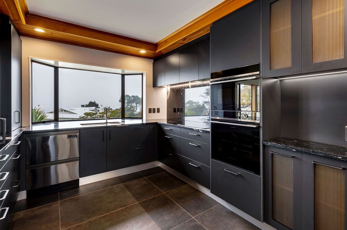 Black Beauty Kitchen