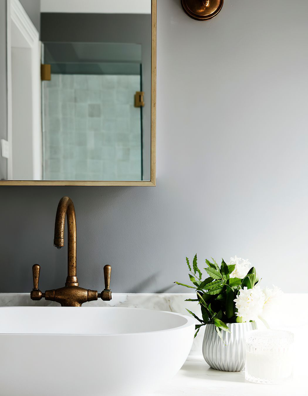 ENUITE DETAIL - A simple pot of greenery adds life and colour to this ensuite.