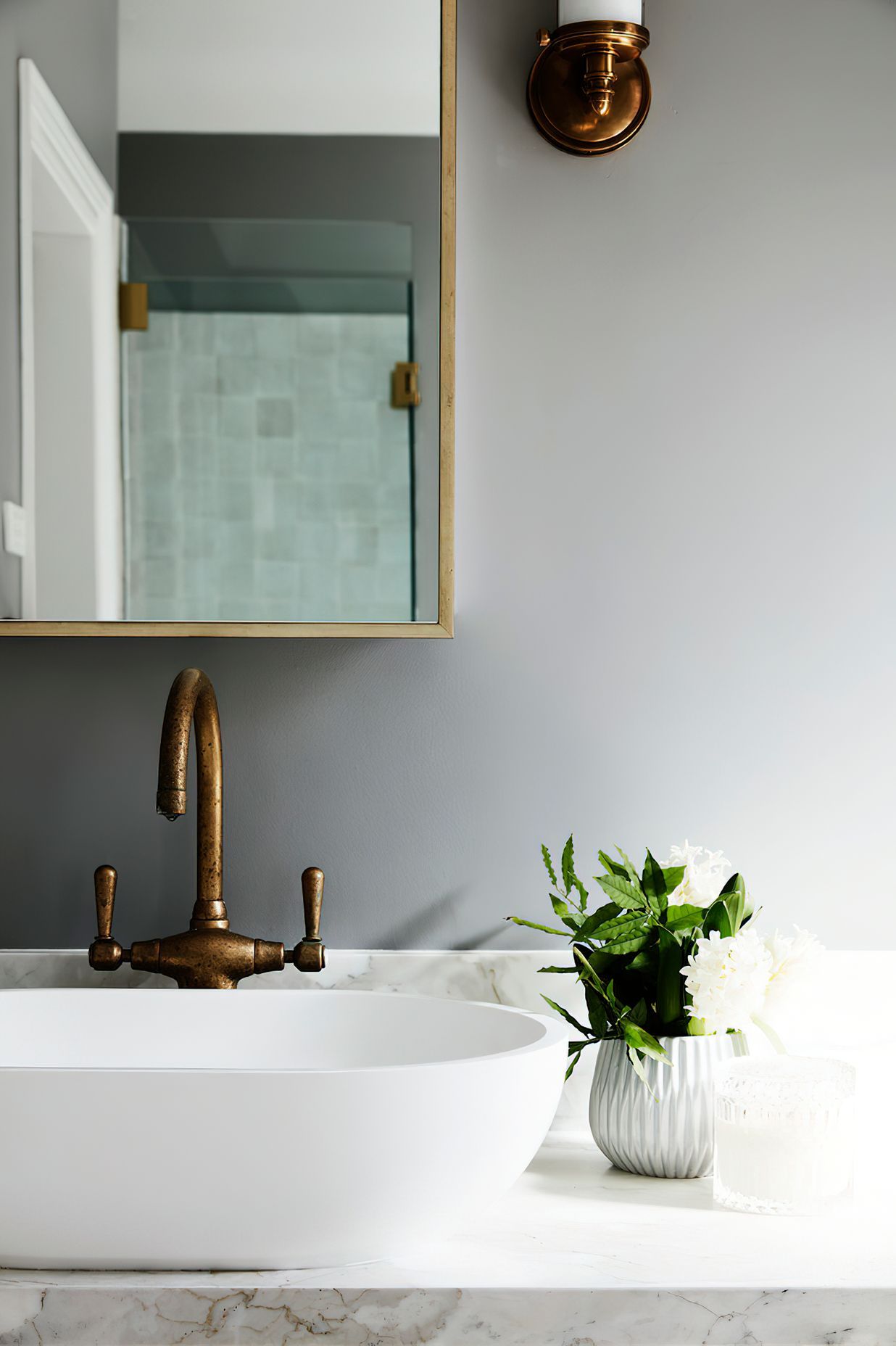 ENUITE DETAIL - A simple pot of greenery adds life and colour to this ensuite.